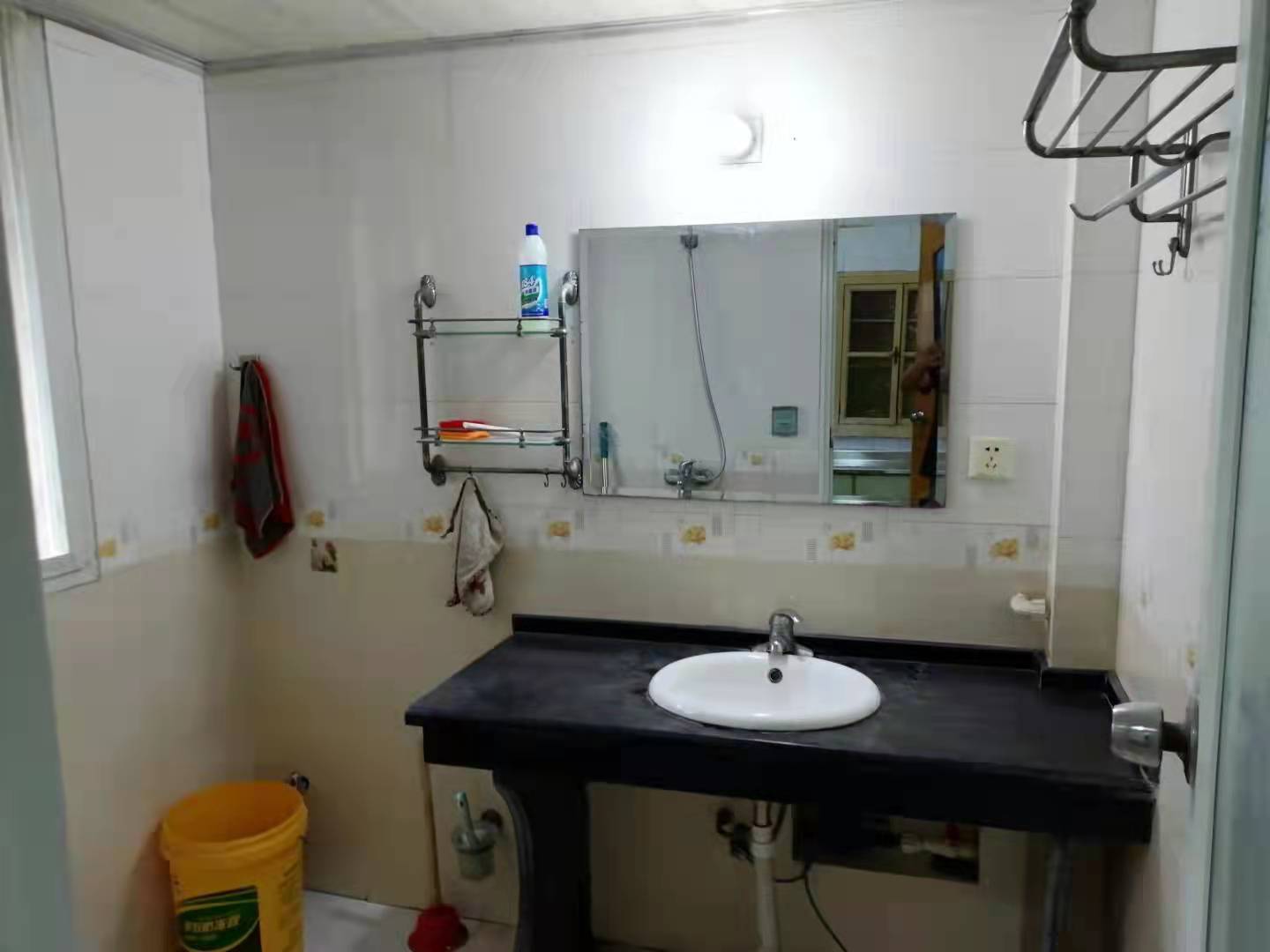 花园一村 3室2厅1卫 58.0万 花园一村 3室2厅1卫 58.0万客厅