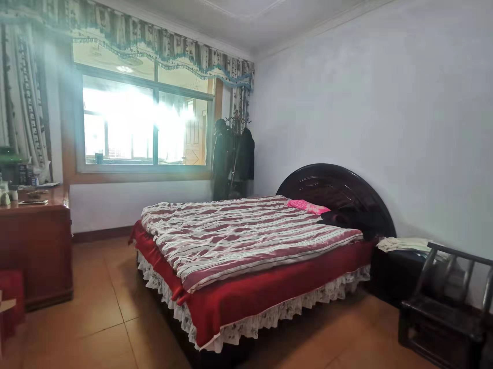 县委会宿舍 4室2厅2卫 56.8万 县委会宿舍 4室2厅2卫 56.8万卧室