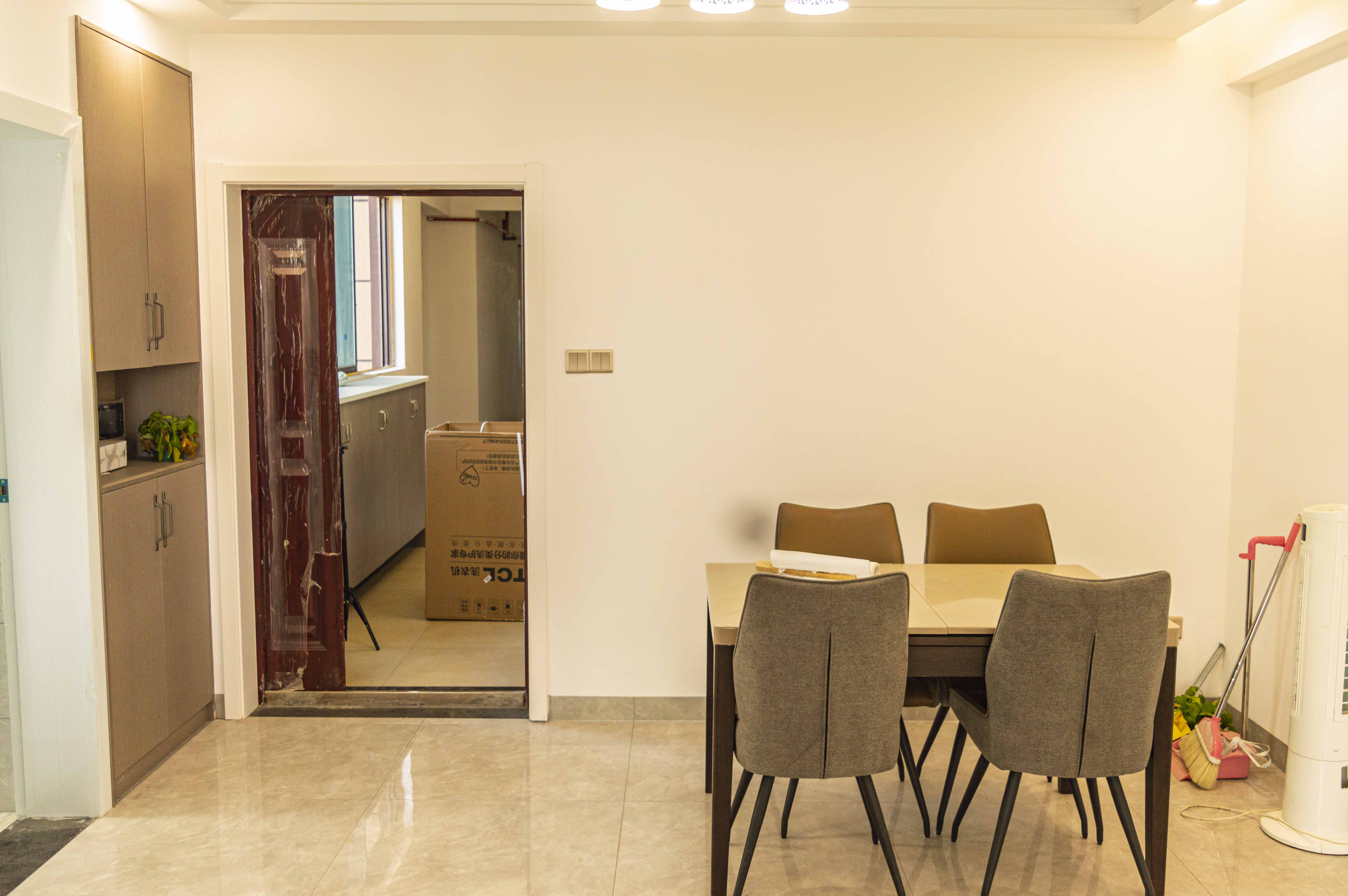 铂金汉宫  3室2厅1卫    85.8万 铂金汉宫  3室2厅1卫    85.8万客厅