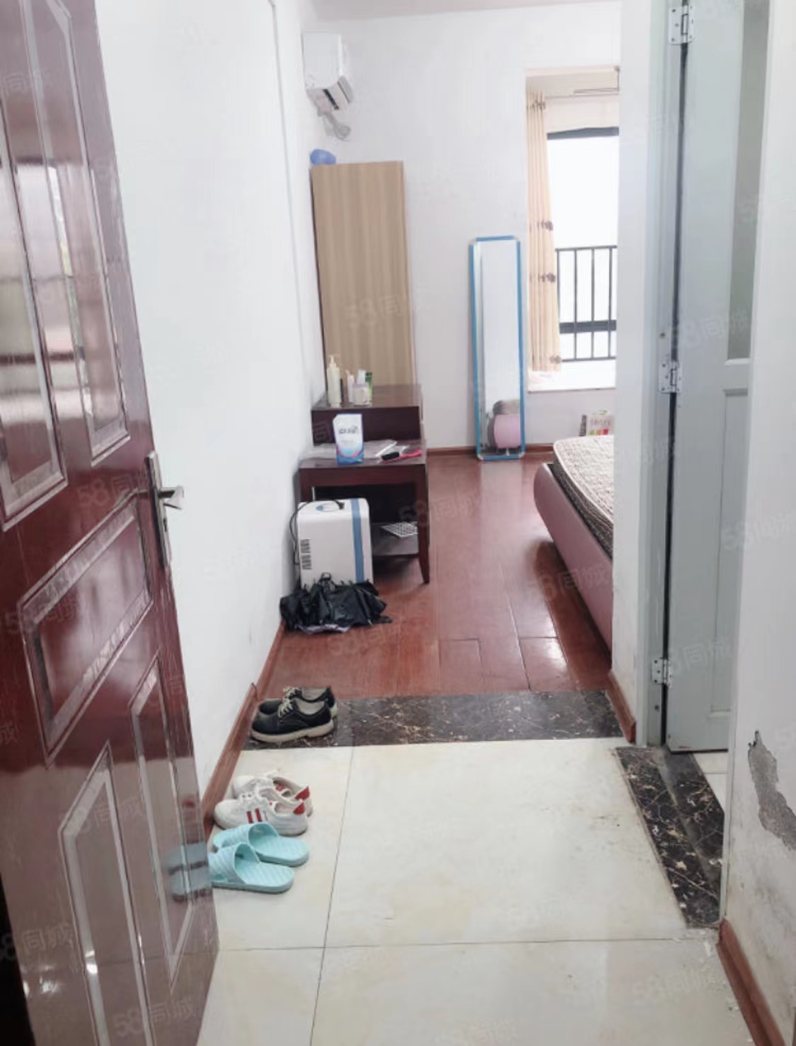 山水文园 5室1厅5卫 82.0万 山水文园 5室1厅5卫 82.0万客厅