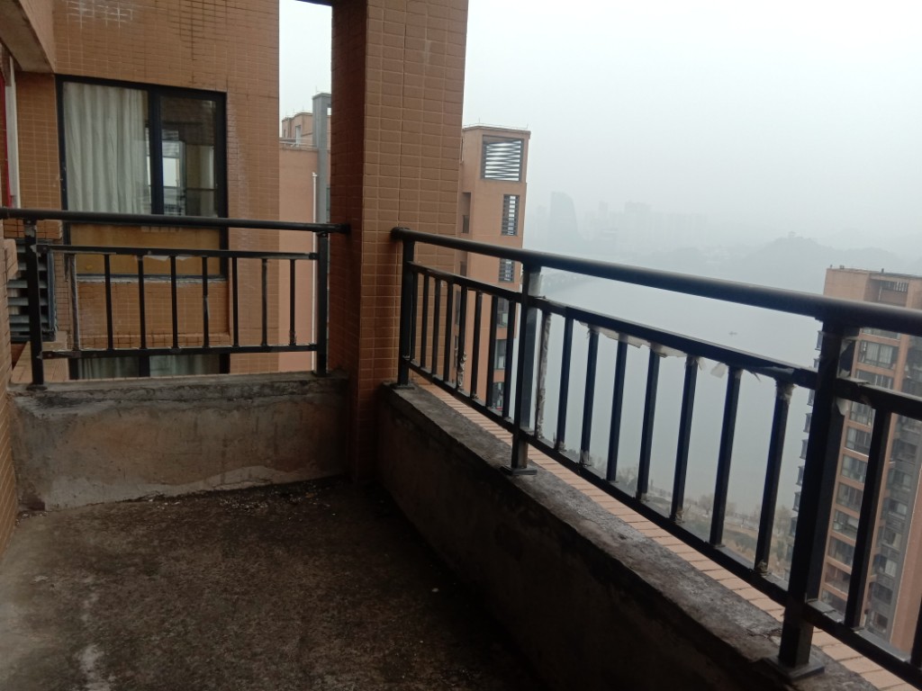 桃花源里 3室2厅2卫 75.0万 桃花源里 3室2厅2卫 75.0万阳台