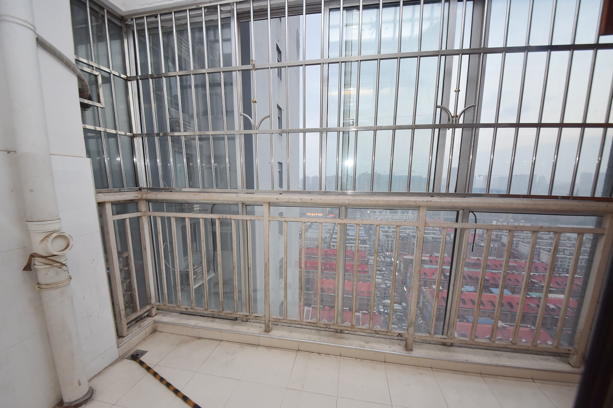 高桥现代商贸城  4室3厅2卫    118.88万阳台