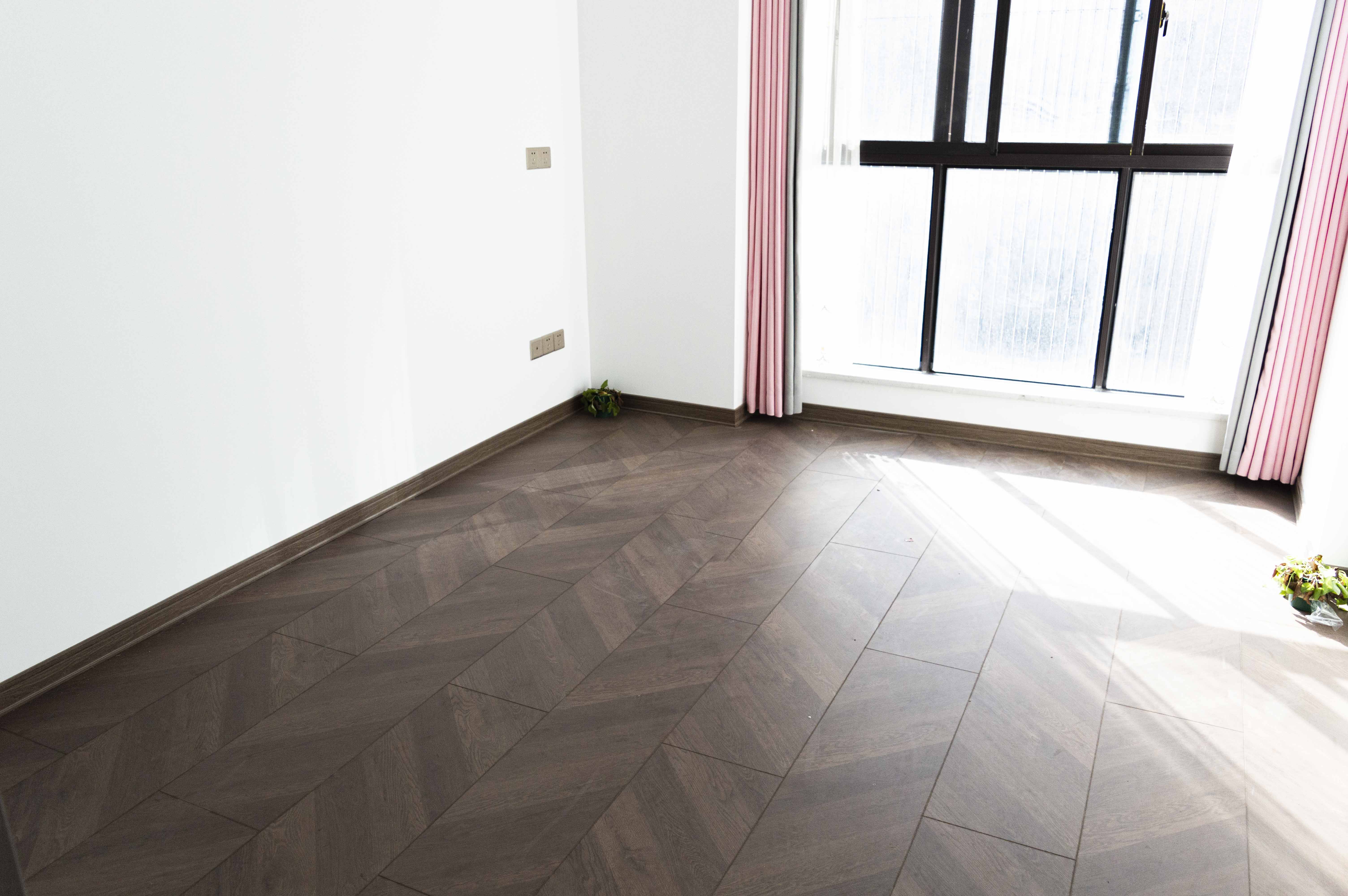 铂金汉宫  3室2厅1卫    85.8万 铂金汉宫  3室2厅1卫    85.8万客厅