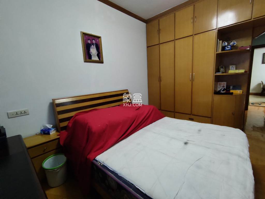 石峰山庄 3室2厅2卫 52.0万 石峰山庄 3室2厅2卫 52.0万客厅