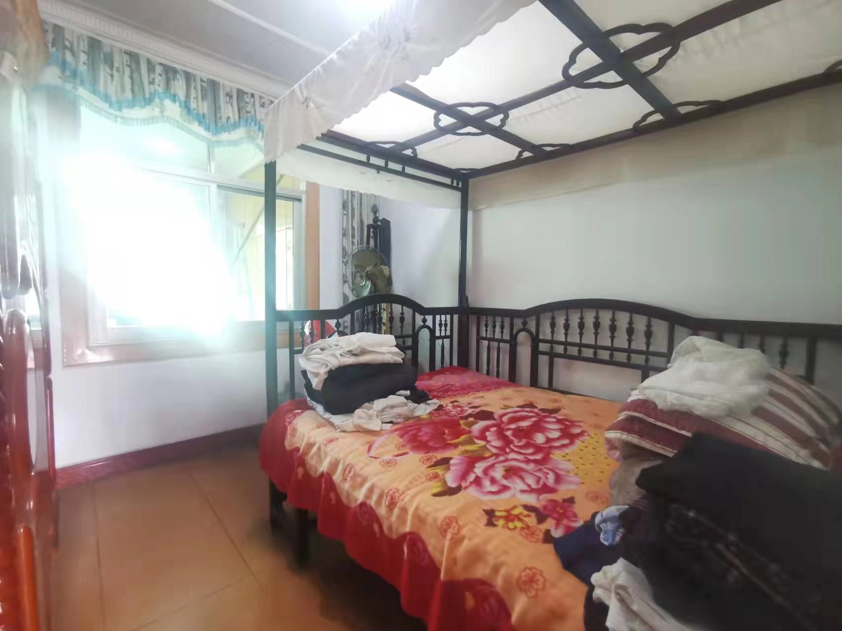 县委会宿舍 4室2厅2卫 56.8万 县委会宿舍 4室2厅2卫 56.8万卧室