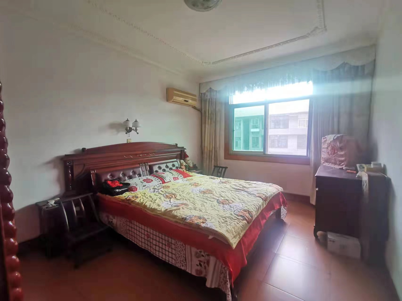 县委会宿舍 4室2厅2卫 56.8万 县委会宿舍 4室2厅2卫 56.8万卧室