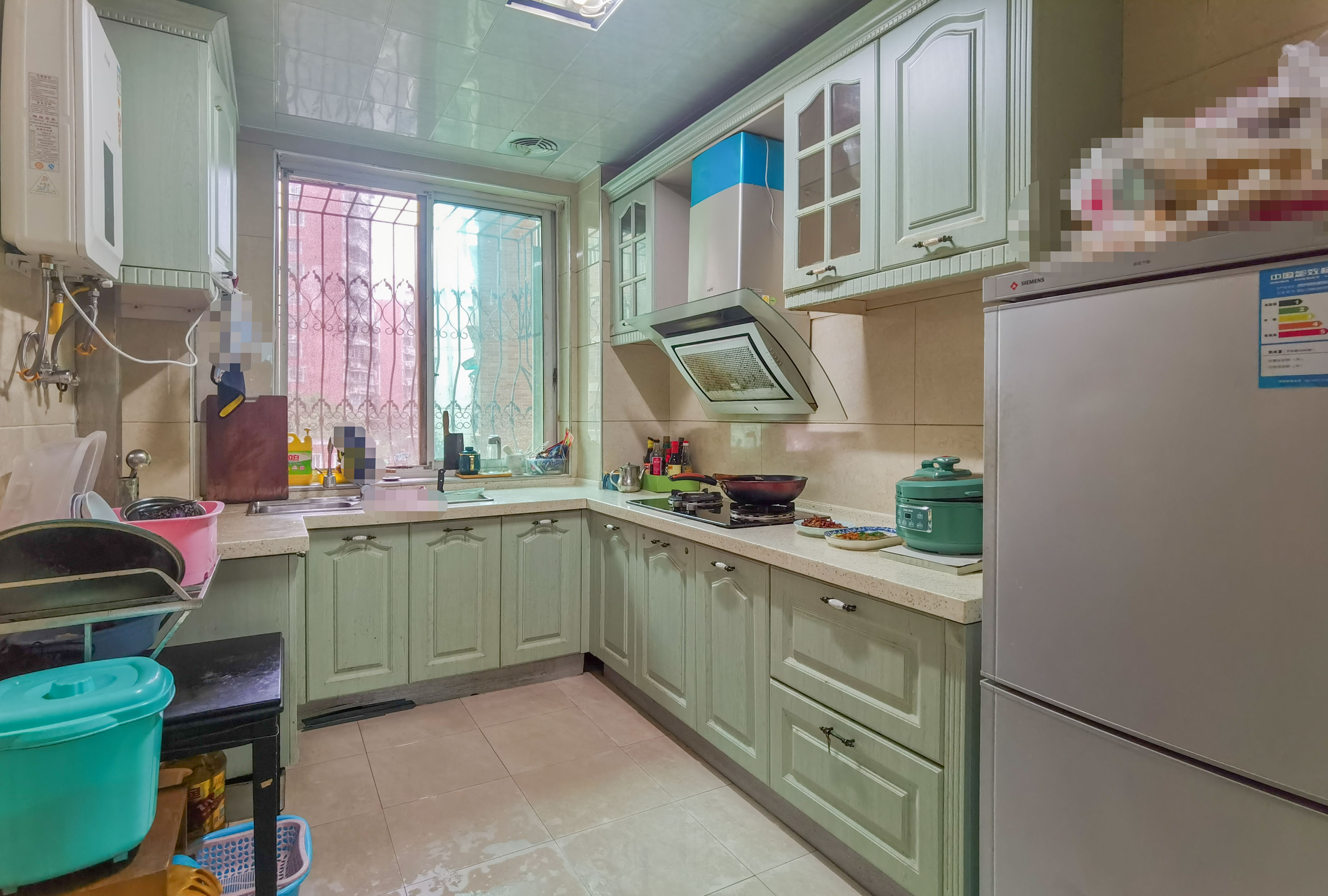 亚都花园 4室2厅2卫 69.8万 亚都花园 4室2厅2卫 69.8万客厅