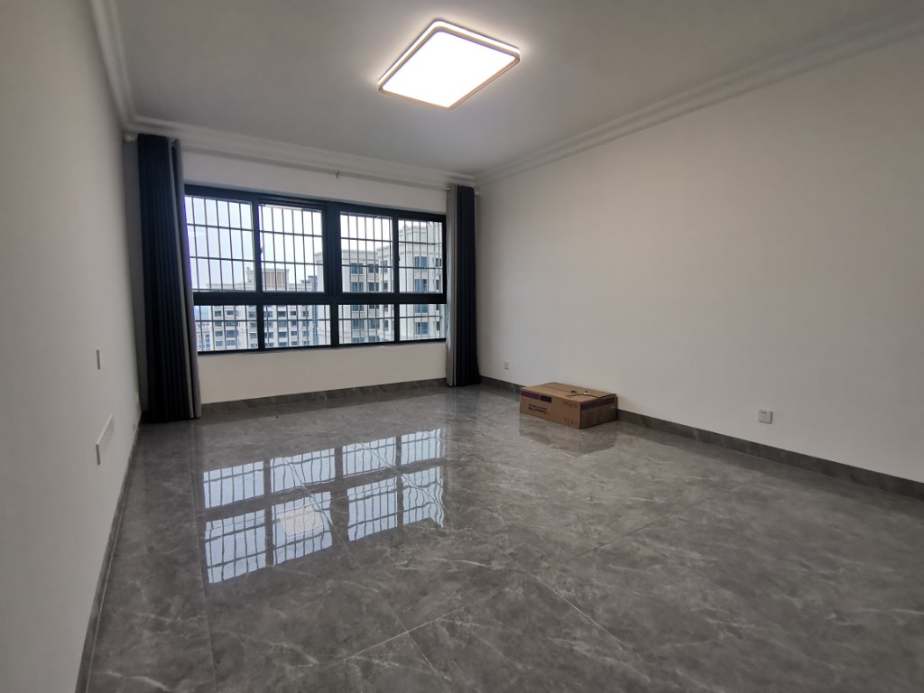 西郡佳园 4室2厅2卫 69.8万 西郡佳园 4室2厅2卫 69.8万客厅