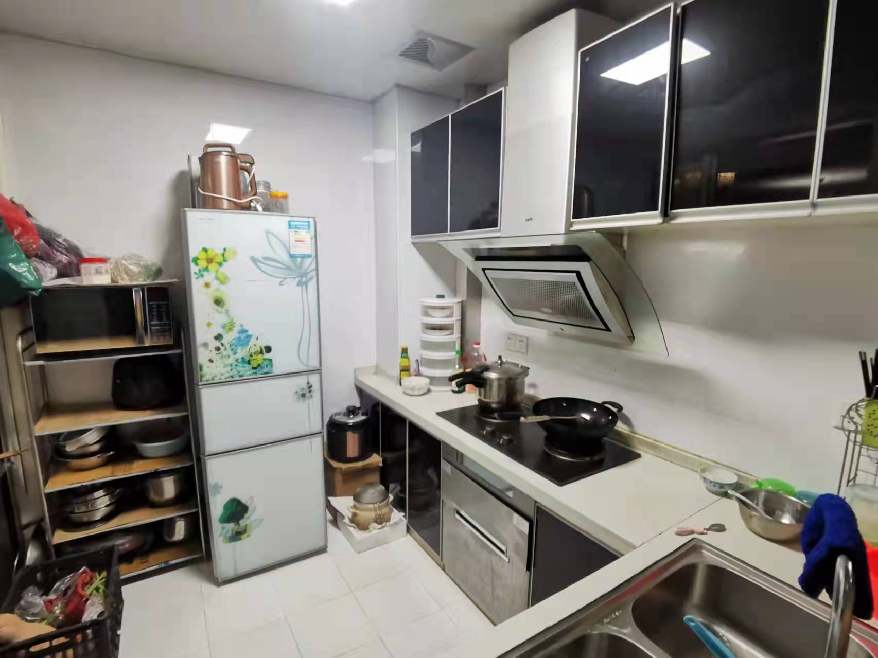 水岸花城(翠堤湾) 4室2厅2卫 93.0万 水岸花城(翠堤湾) 4室2厅2卫 93.0万客厅