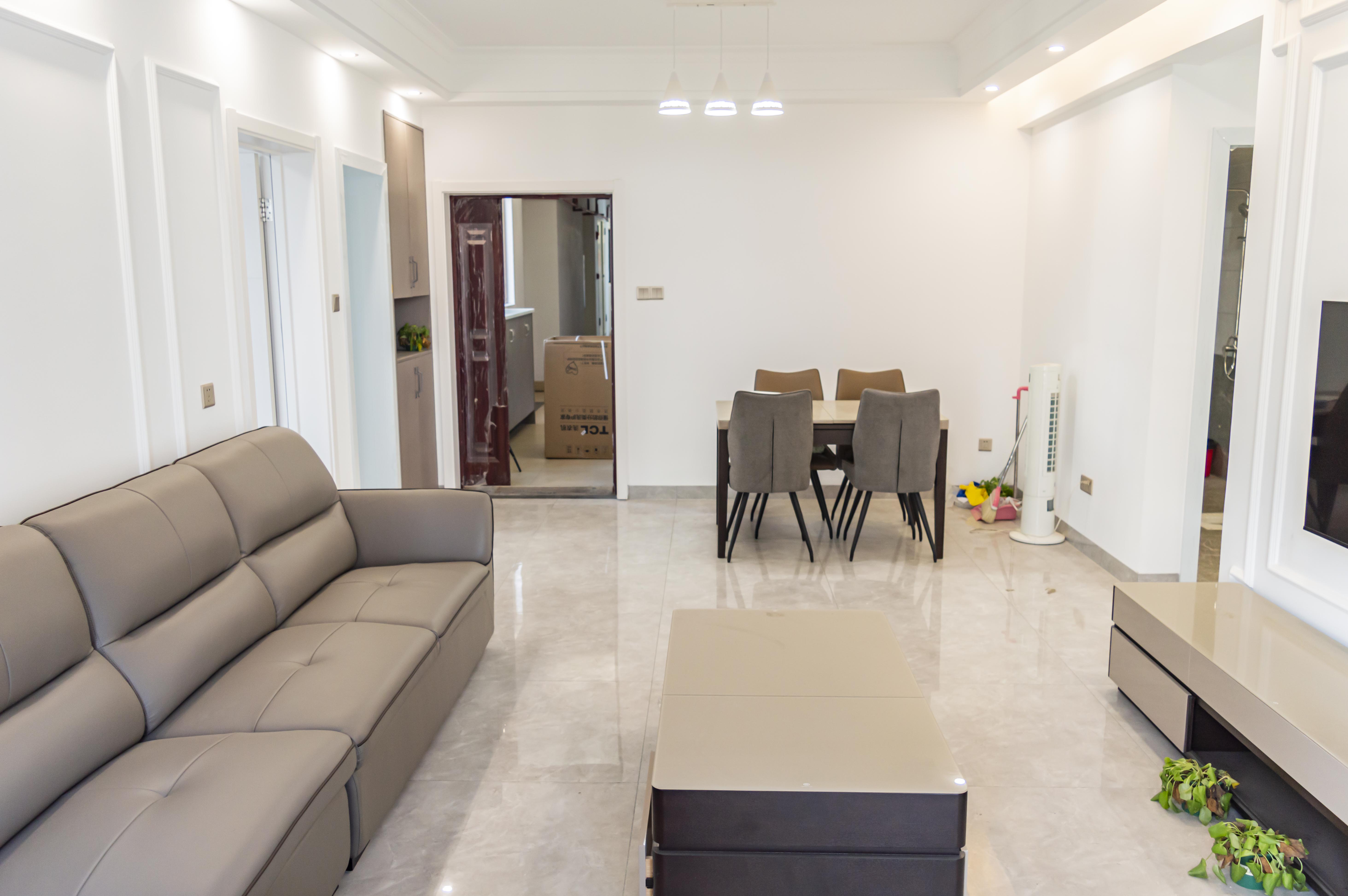 铂金汉宫  3室2厅1卫    85.8万 铂金汉宫  3室2厅1卫    85.8万客厅