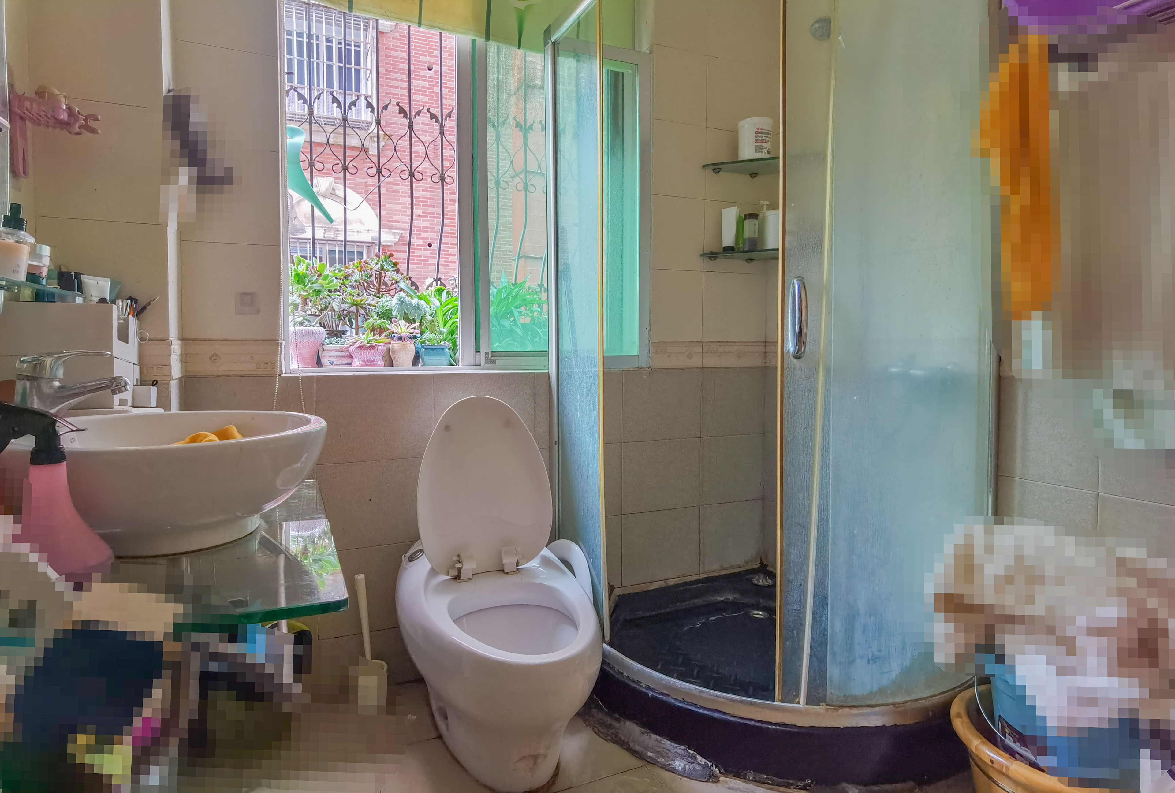 亚都花园 4室2厅2卫 69.8万 亚都花园 4室2厅2卫 69.8万客厅