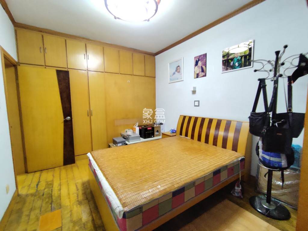 石峰山庄 3室2厅2卫 52.0万 石峰山庄 3室2厅2卫 52.0万客厅