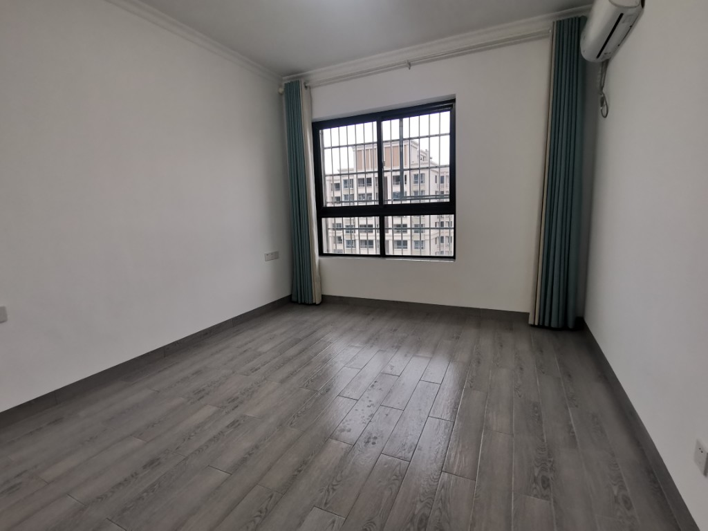 西郡佳园 4室2厅2卫 69.8万 西郡佳园 4室2厅2卫 69.8万客厅