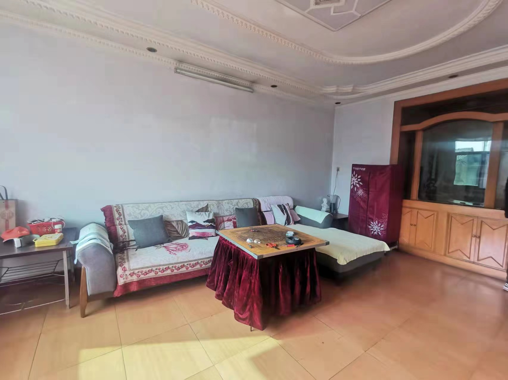 县委会宿舍 4室2厅2卫 56.8万 县委会宿舍 4室2厅2卫 56.8万客厅