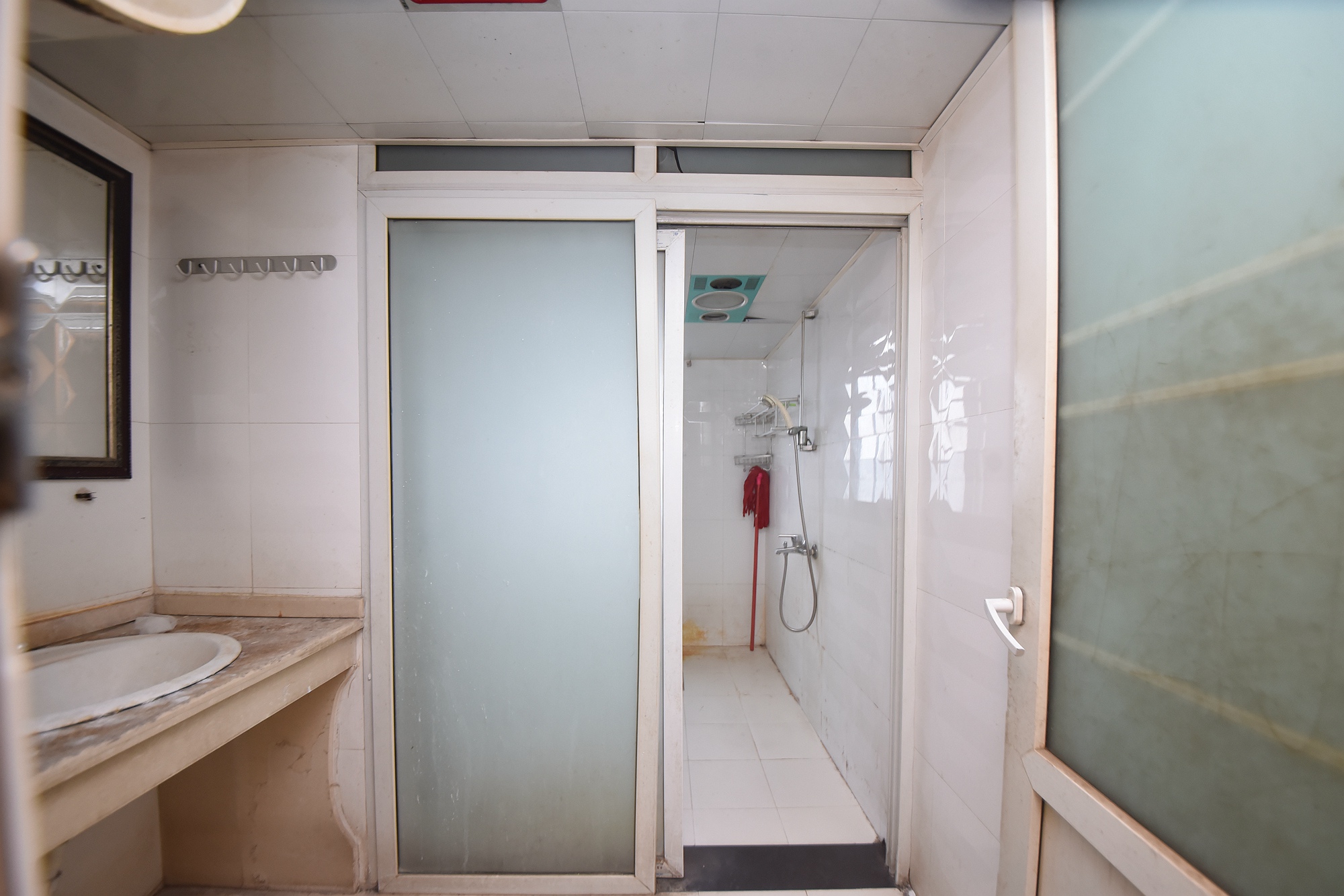 高桥现代商贸城  4室3厅2卫    118.88万卫生间