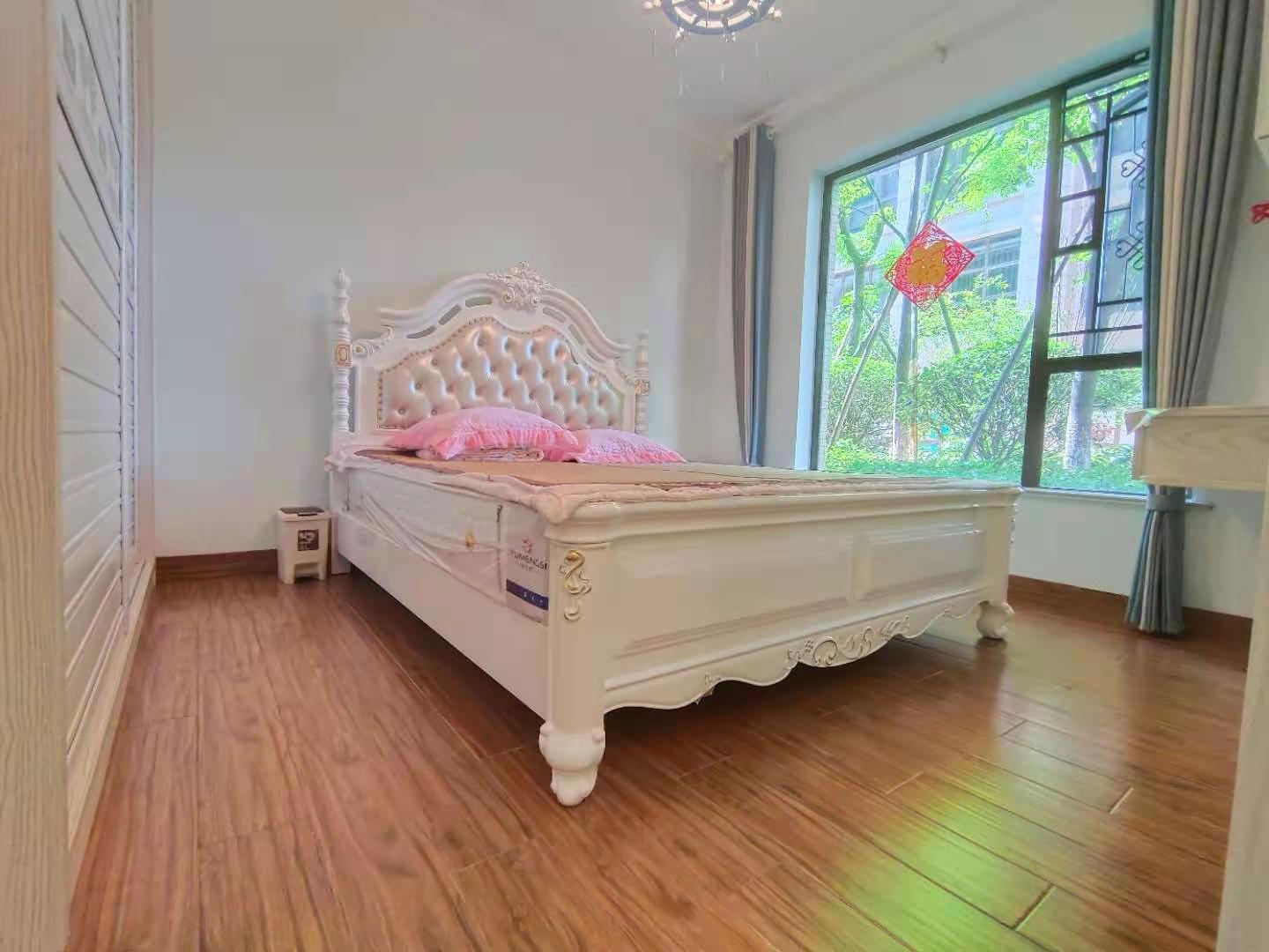 中泰财富湘江 4室2厅2卫 123.8万 中泰财富湘江 4室2厅2卫 123.8万客厅