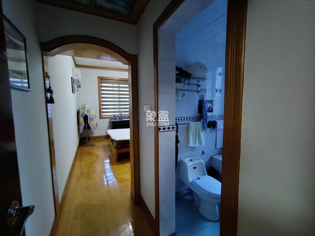 石峰山庄 3室2厅2卫 52.0万 石峰山庄 3室2厅2卫 52.0万客厅