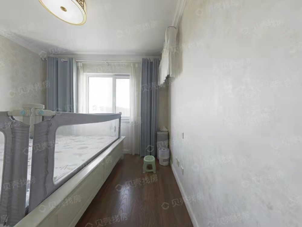 中海凯旋门  2室2厅1卫   210.00万卧室