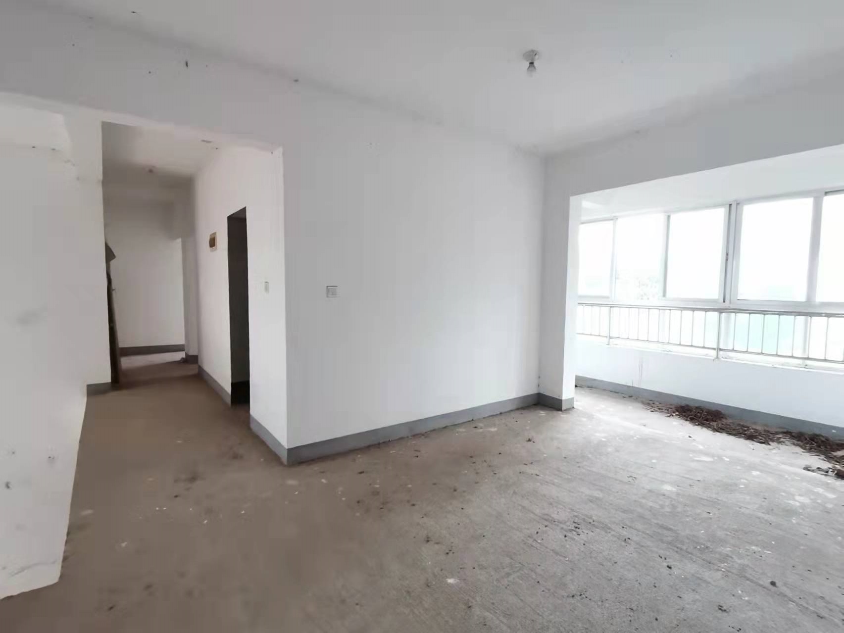 红盾雅园 6室4厅2卫 108.0万 红盾雅园 6室4厅2卫 108.0万客厅