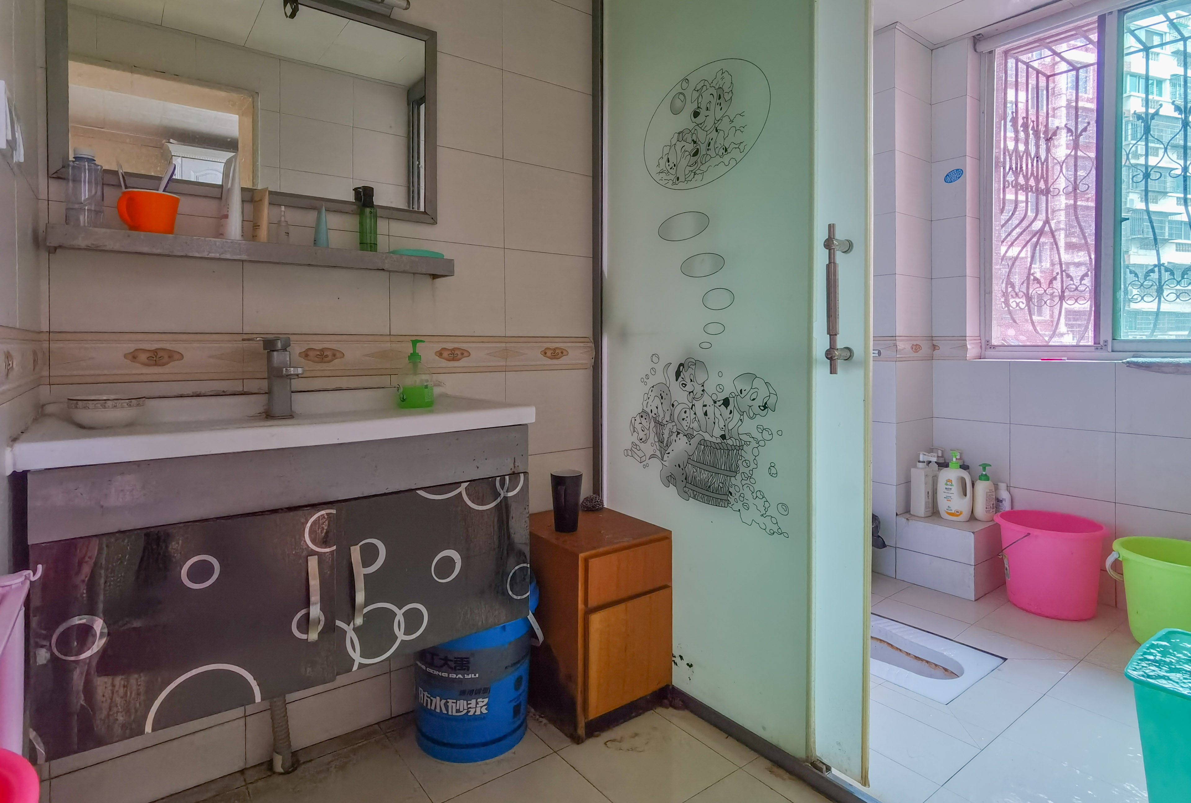 亚都花园 4室2厅2卫 69.8万 亚都花园 4室2厅2卫 69.8万客厅