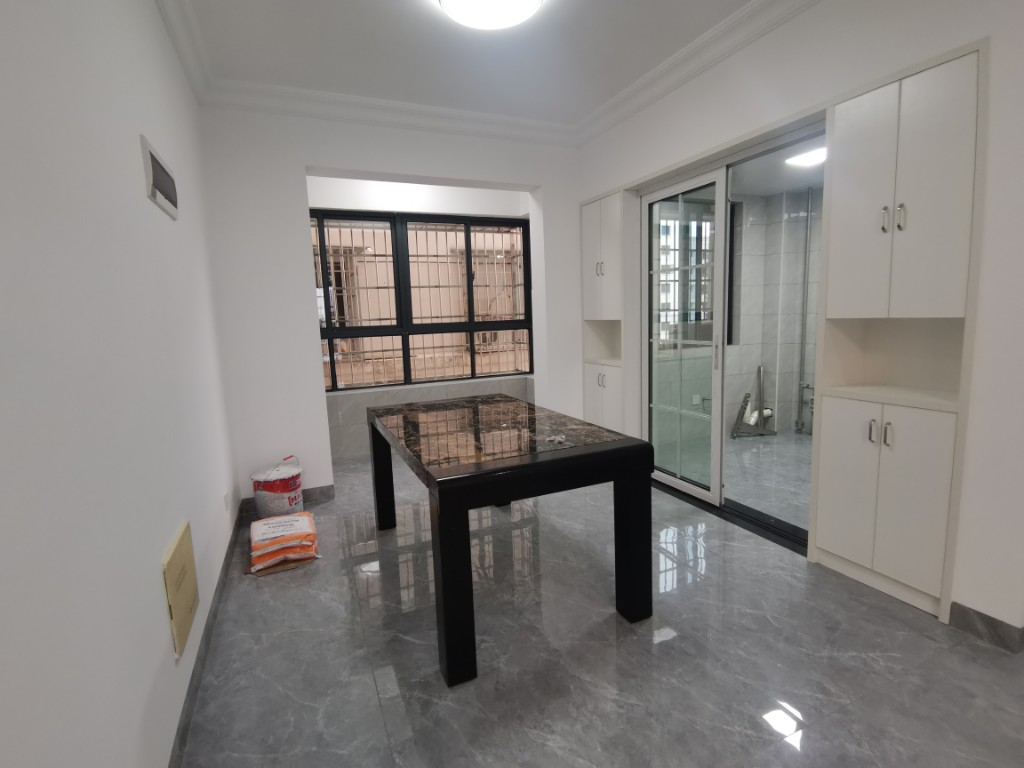 西郡佳园 4室2厅2卫 69.8万 西郡佳园 4室2厅2卫 69.8万客厅