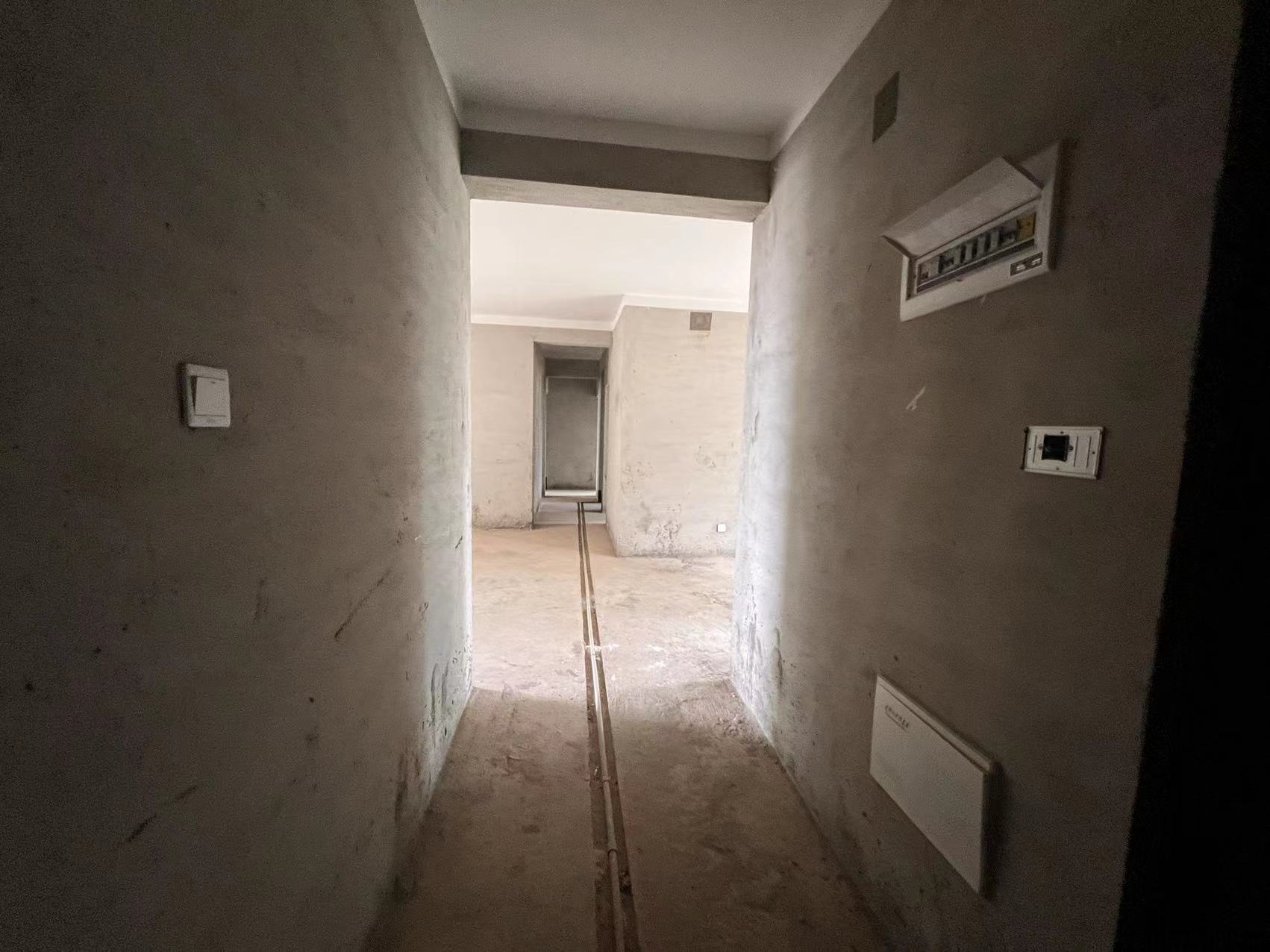 中建江湾壹号  3室2厅2卫   110.00万客厅