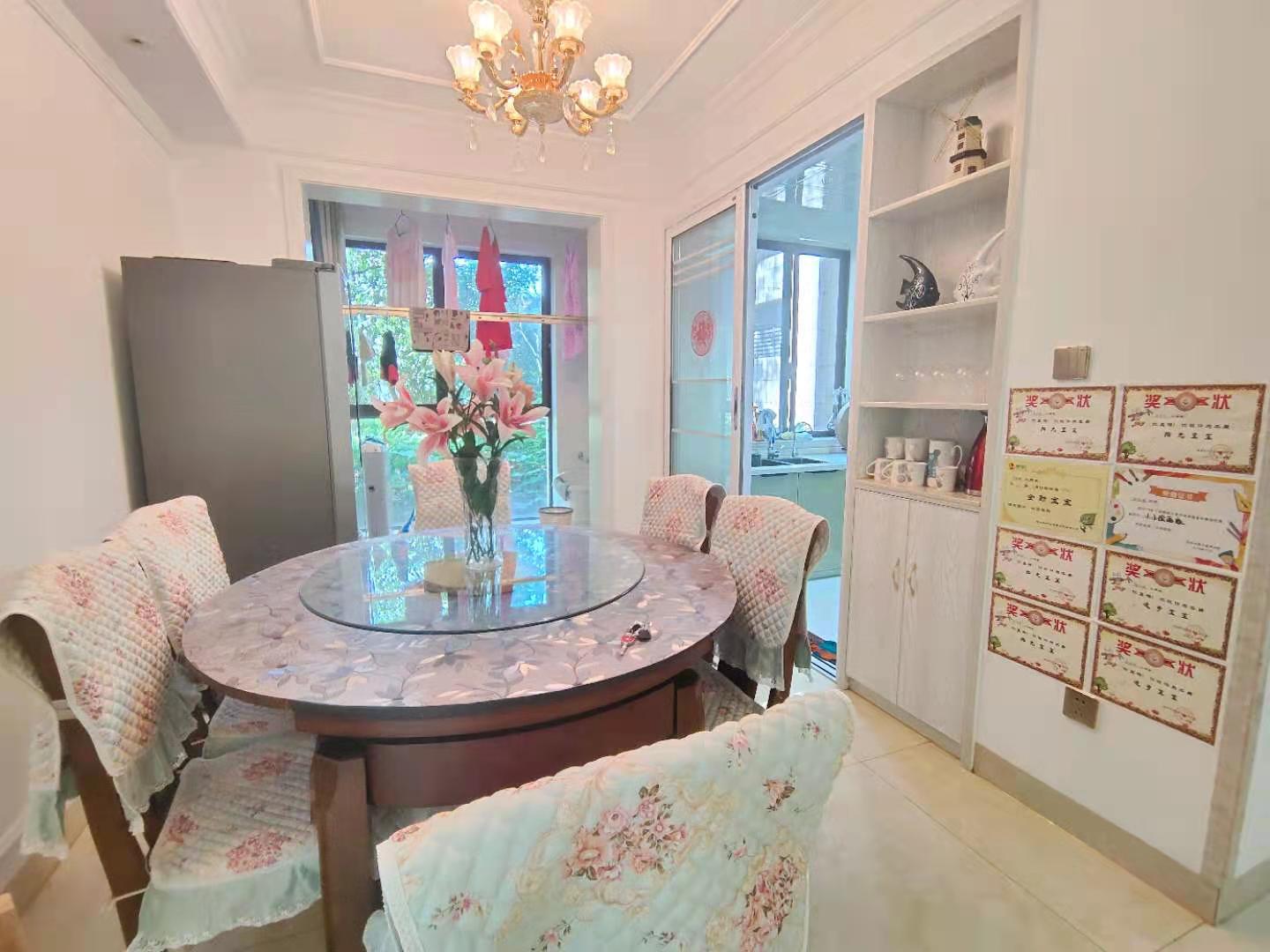 中泰财富湘江 4室2厅2卫 123.8万 中泰财富湘江 4室2厅2卫 123.8万客厅