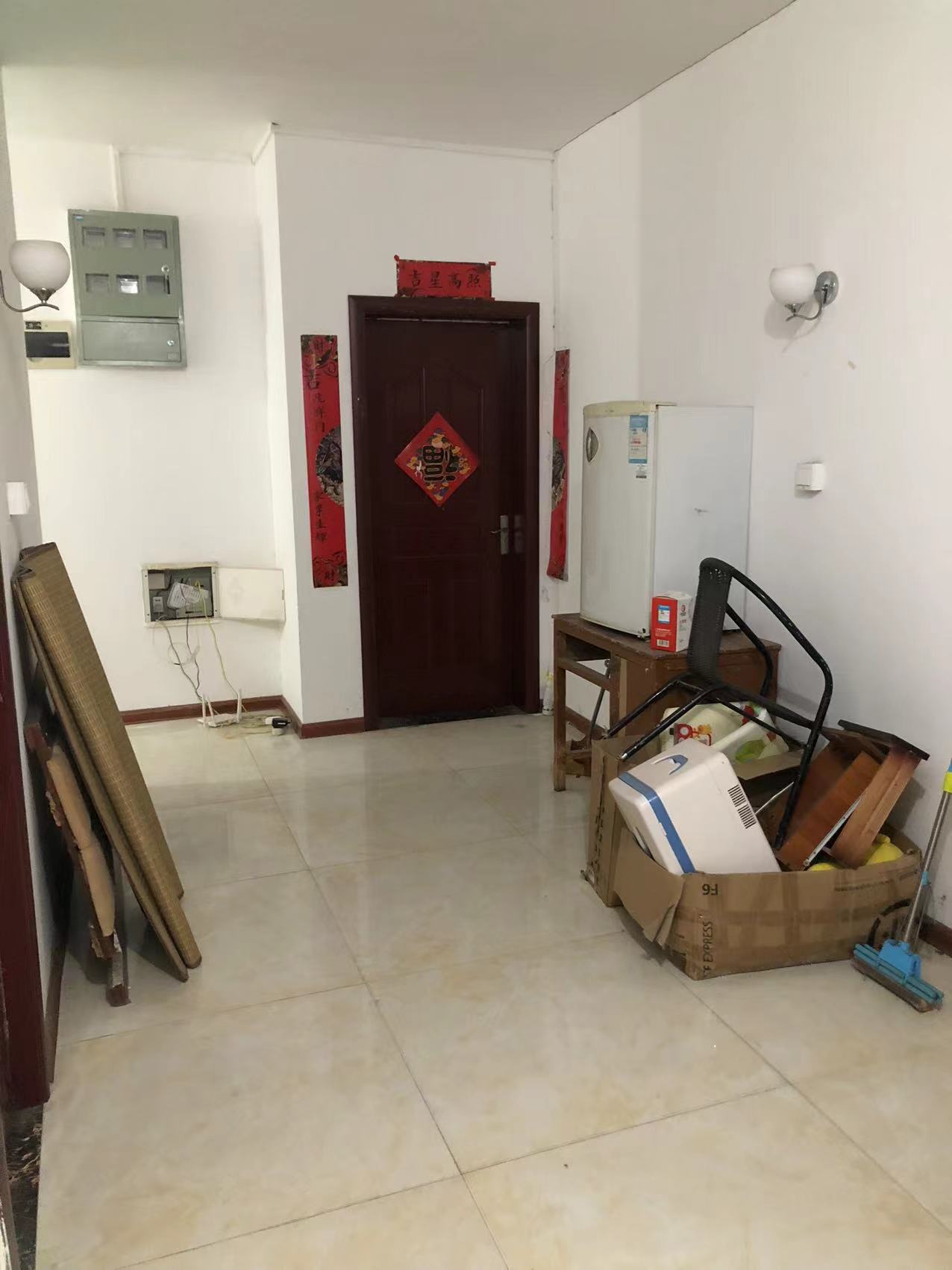 山水文园 5室1厅5卫 82.0万 山水文园 5室1厅5卫 82.0万客厅