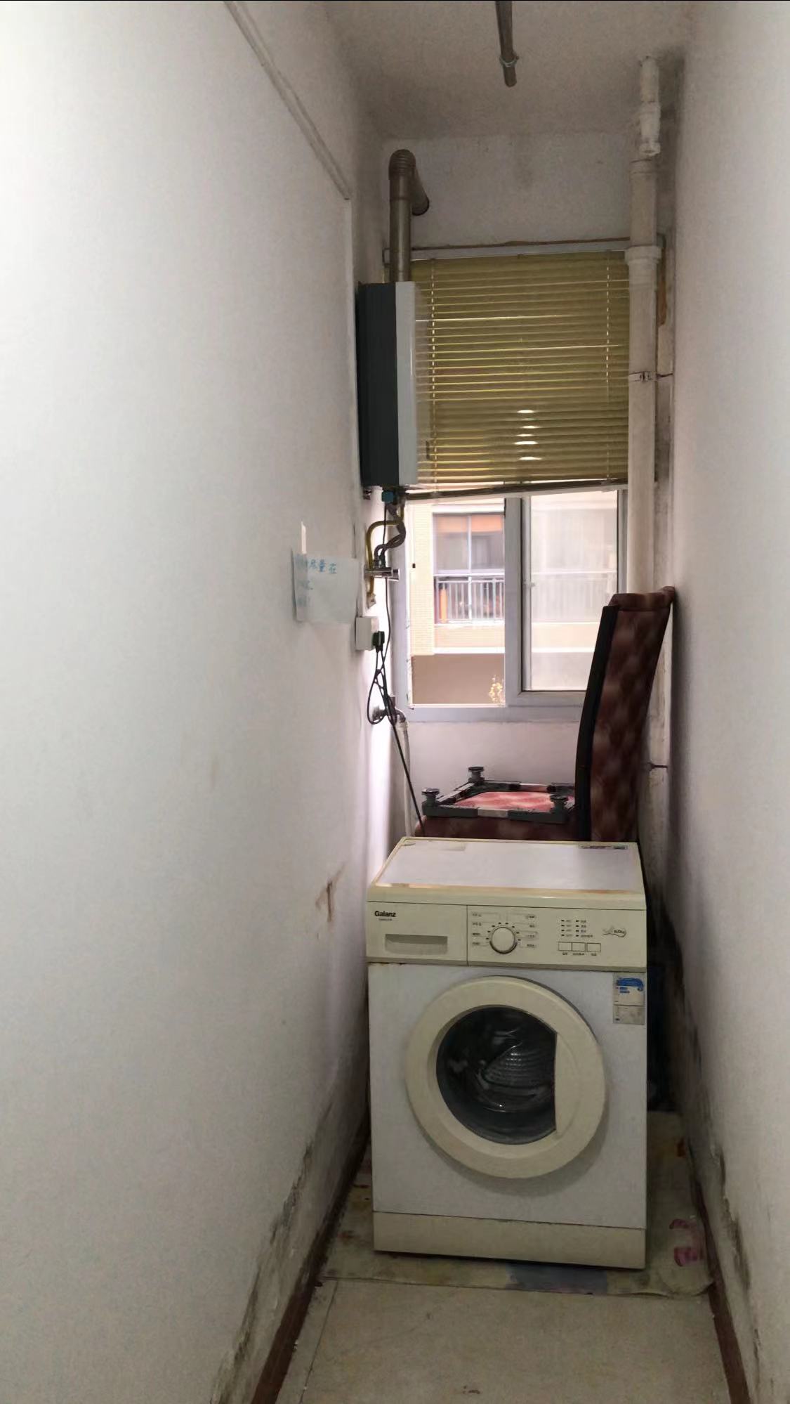 山水文园 5室1厅5卫 82.0万 山水文园 5室1厅5卫 82.0万客厅