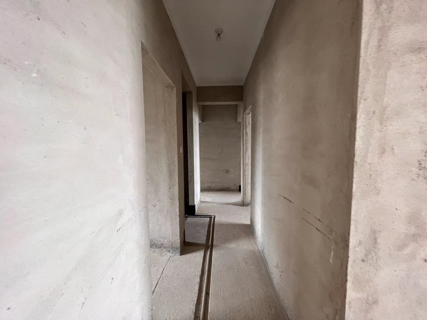 中建江湾壹号  3室2厅2卫   110.00万客厅