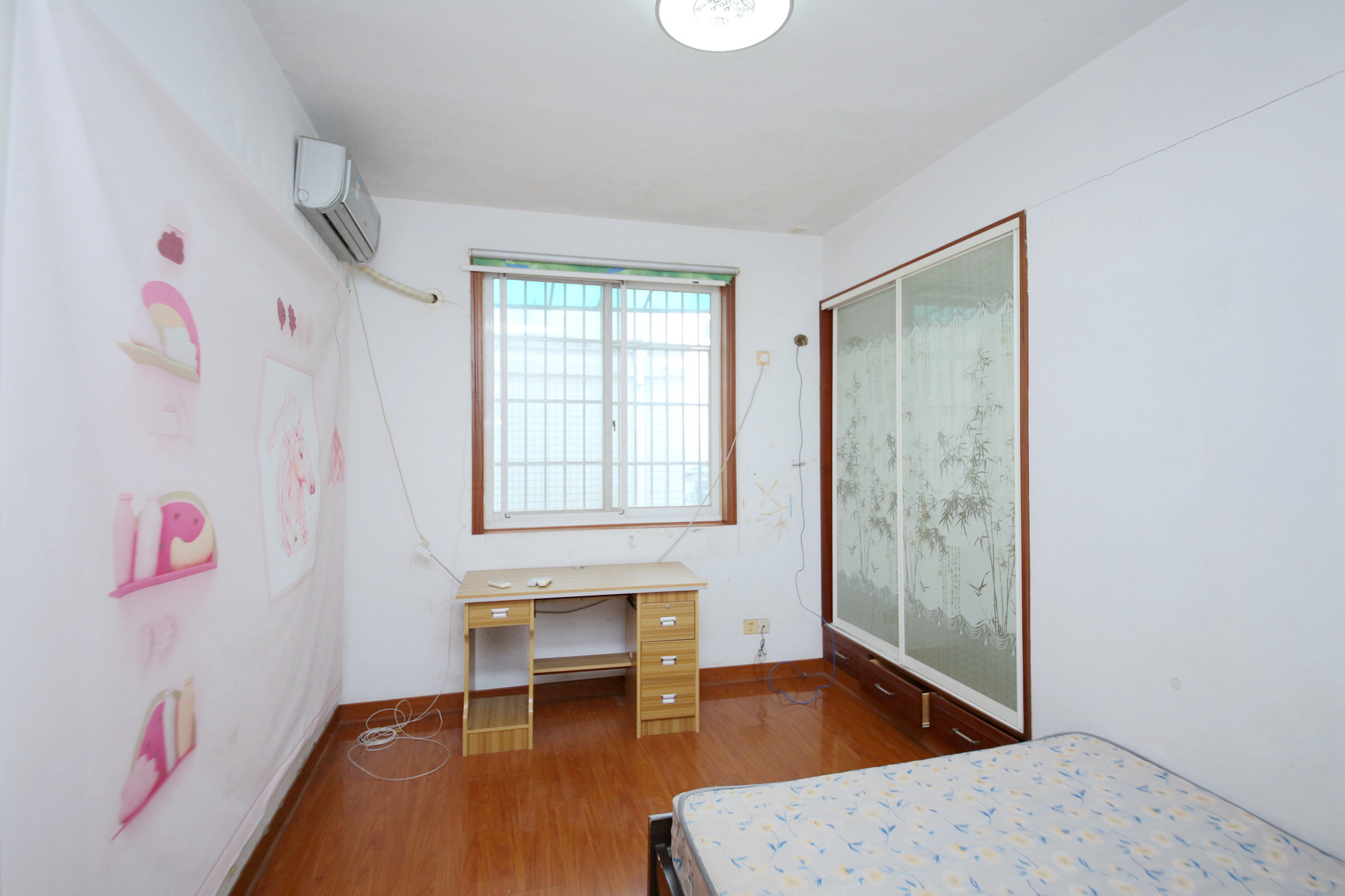 朝阳欣园  3室2厅2卫   120.00万卧室