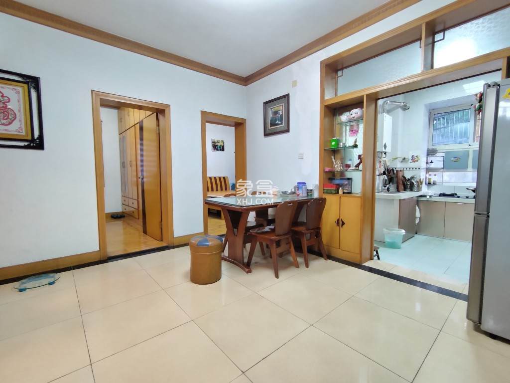 石峰山庄 3室2厅2卫 52.0万 石峰山庄 3室2厅2卫 52.0万客厅