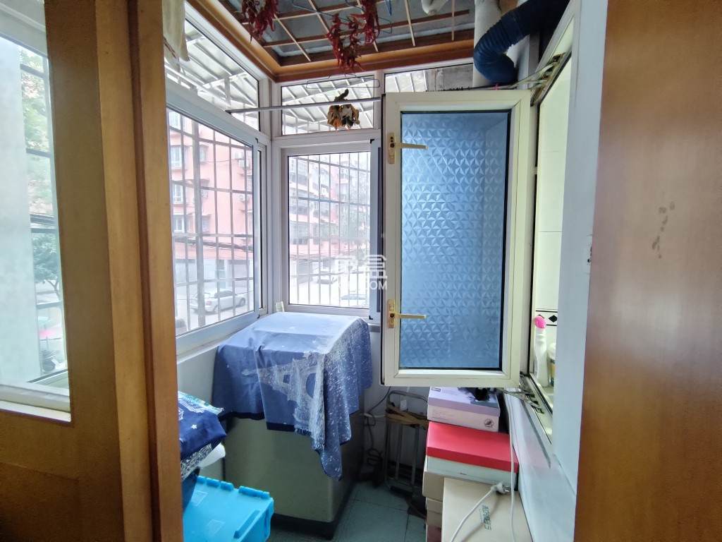 石峰山庄 3室2厅2卫 52.0万 石峰山庄 3室2厅2卫 52.0万客厅