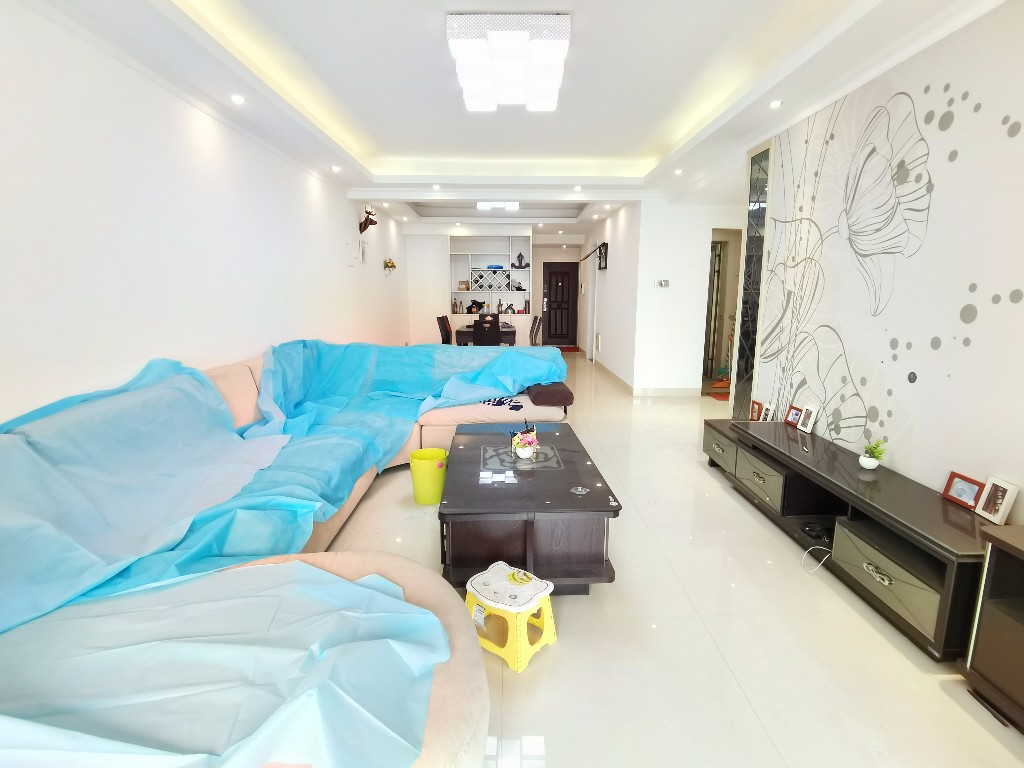 印象华都 3室2厅1卫 53.8万 印象华都 3室2厅1卫 53.8万客厅