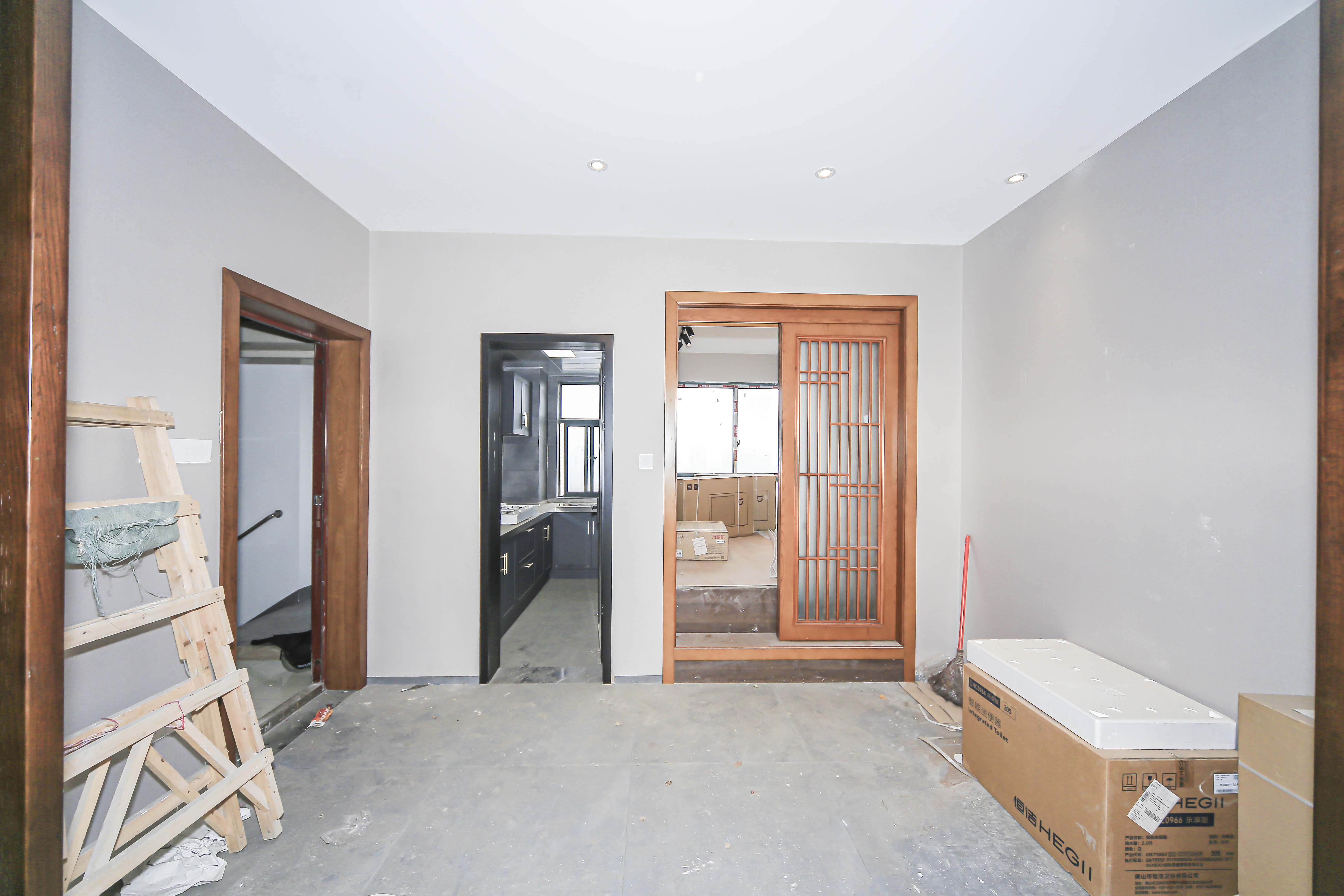 洋湖时代  4室2厅1卫    112.0万客厅