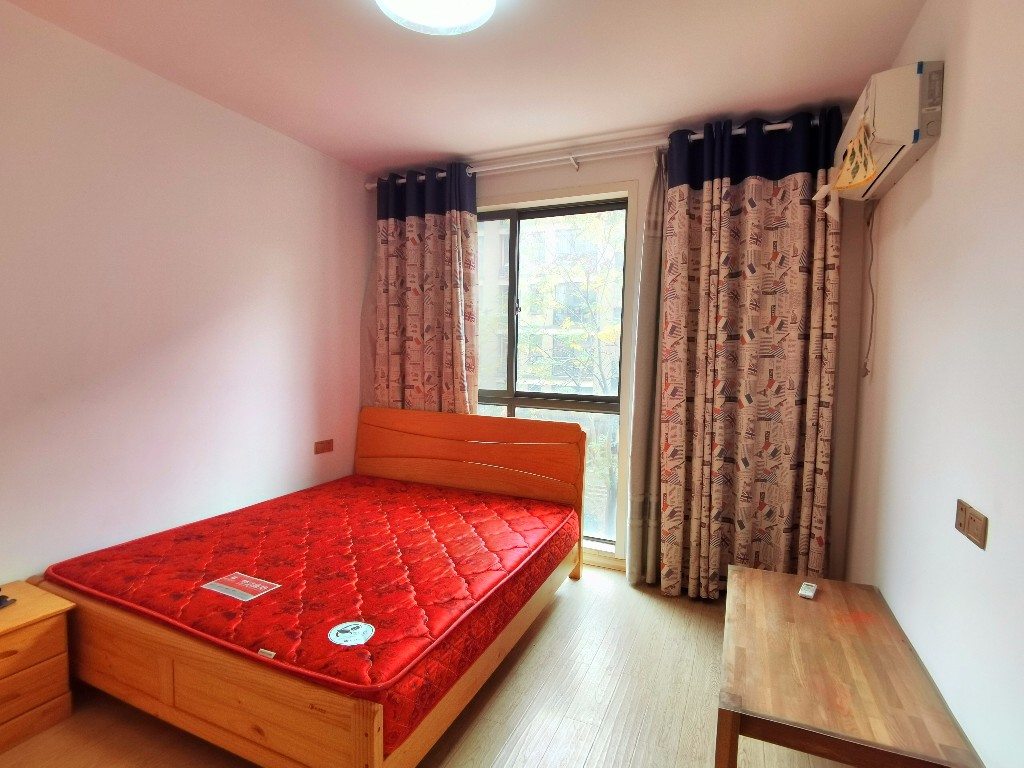 岭秀天下 3室2厅1卫 60.0万 岭秀天下 3室2厅1卫 60.0万客厅