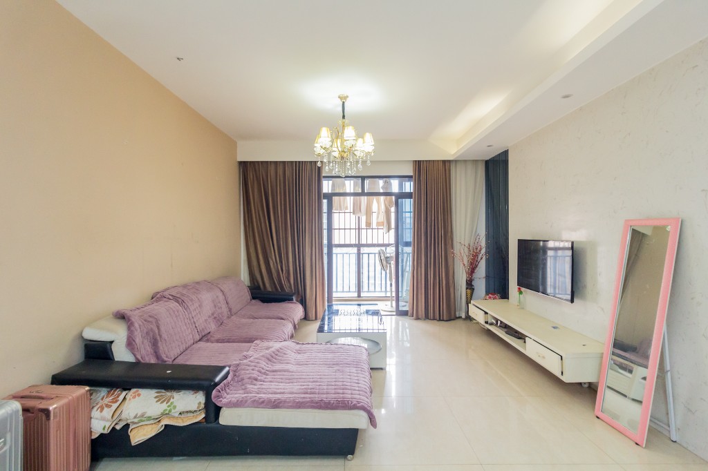 三景华御  3室2厅1卫    79.8万 三景华御  3室2厅1卫    79.8万客厅