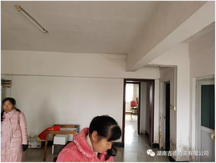 鸿都苑  3室2厅2卫    56.8万 鸿都苑  3室2厅2卫    56.8万客厅