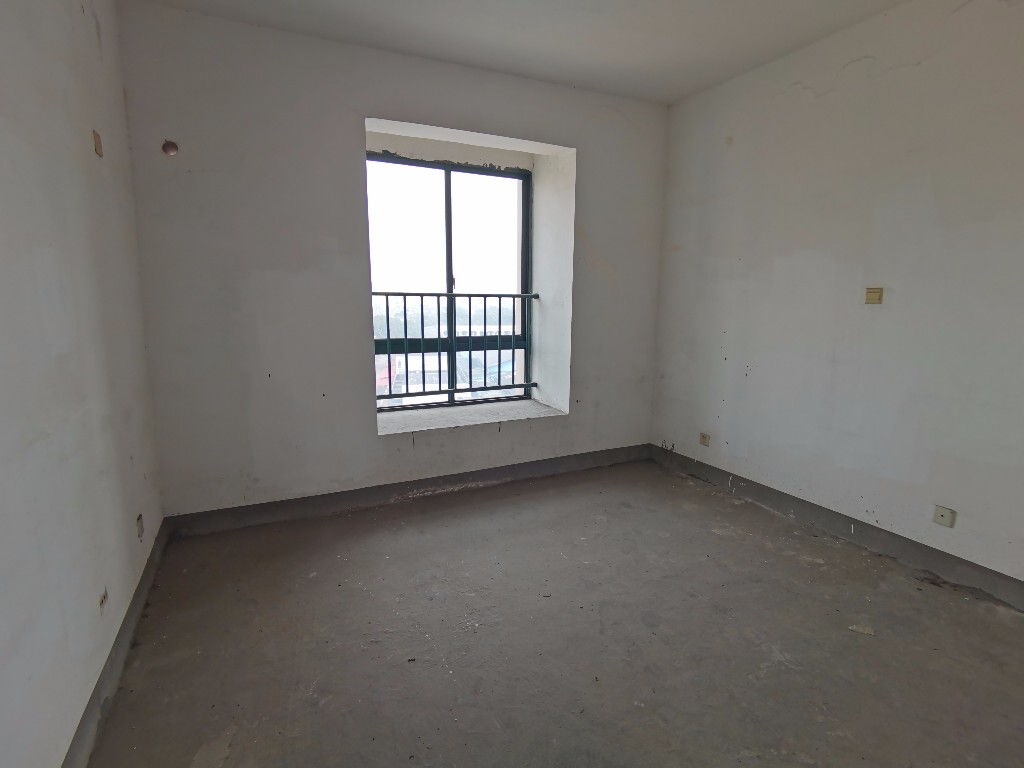 东方铭苑 3室2厅1卫 57.0万 东方铭苑 3室2厅1卫 57.0万客厅