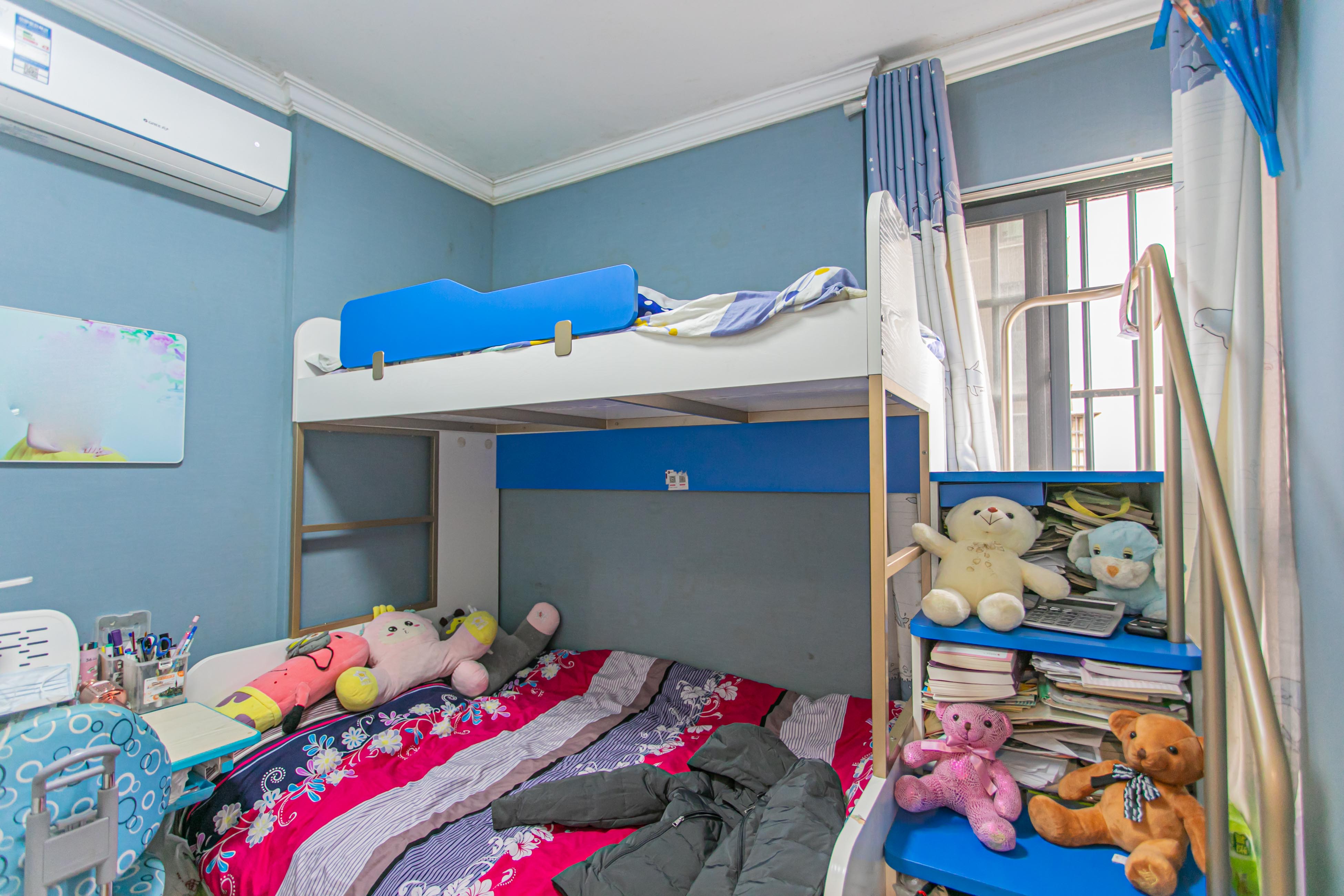 蓝山郡 2室2厅1卫 68.0万 蓝山郡 2室2厅1卫 68.0万卧室