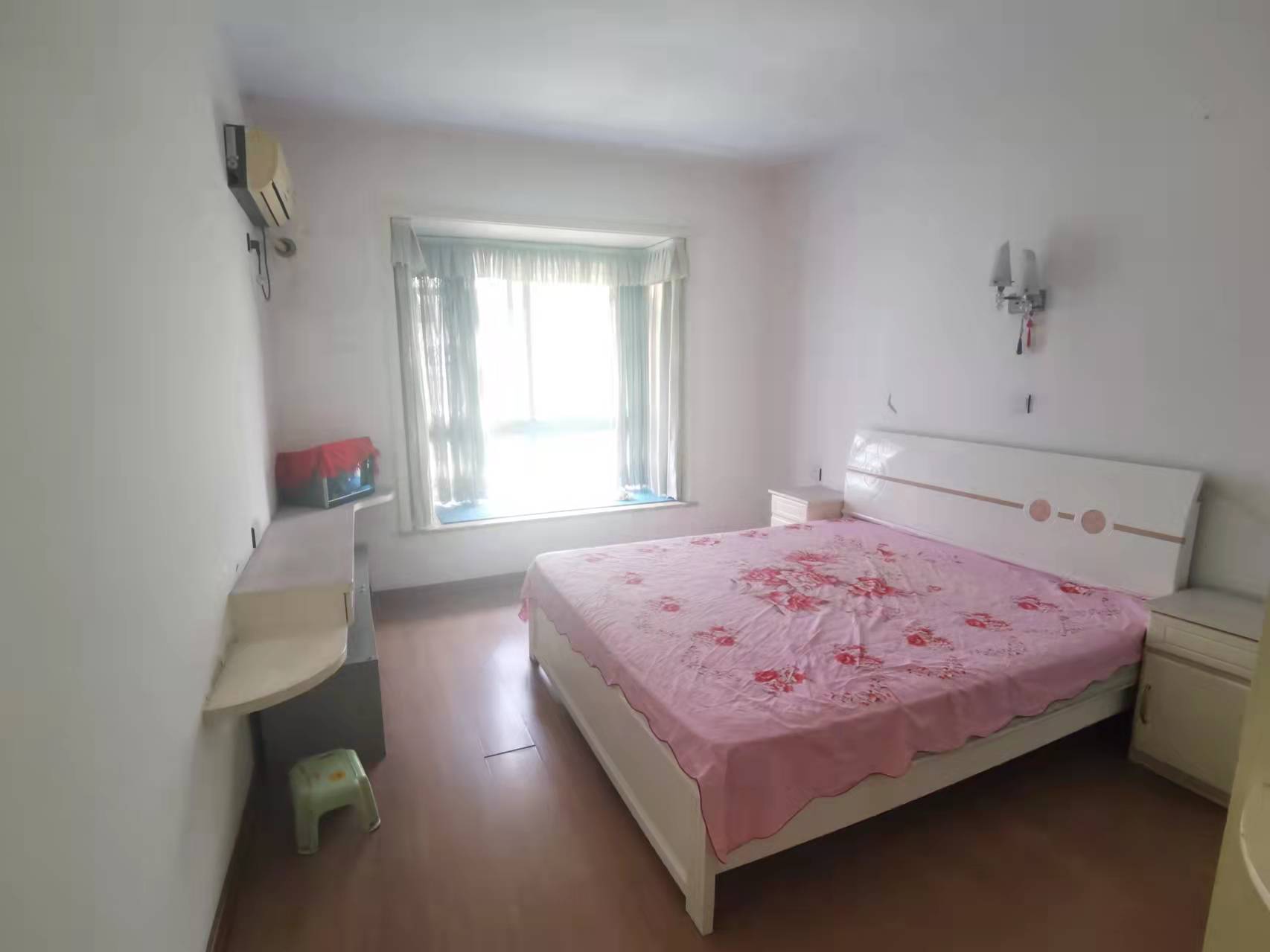 财富小区 3室2厅1卫 55.0万 财富小区 3室2厅1卫 55.0万客厅