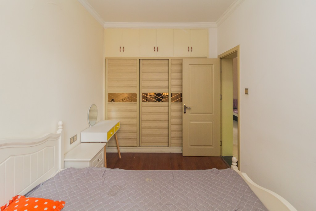 三景华御  3室2厅1卫    79.8万 三景华御  3室2厅1卫    79.8万卧室