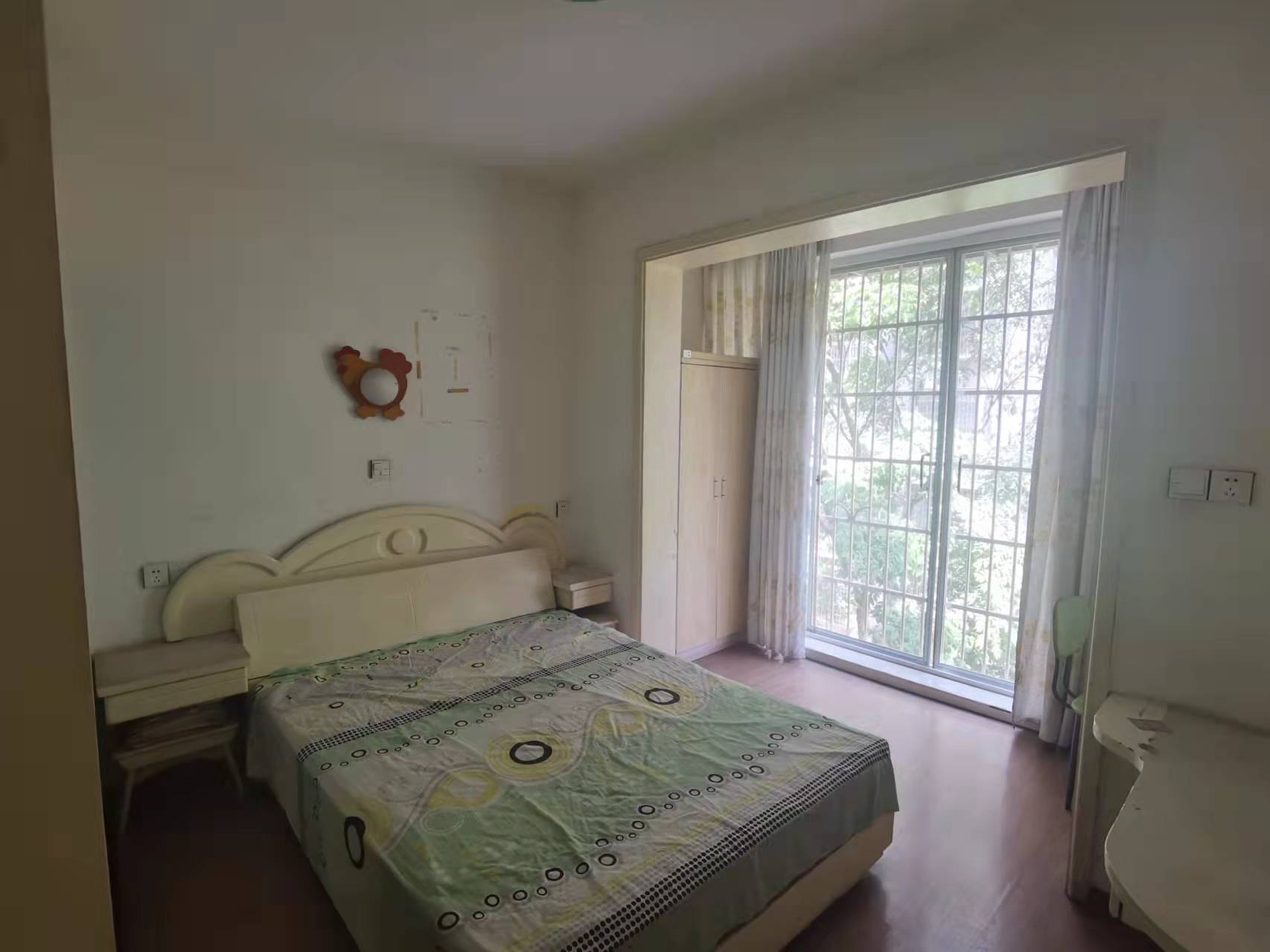 财富小区 3室2厅1卫 55.0万 财富小区 3室2厅1卫 55.0万客厅