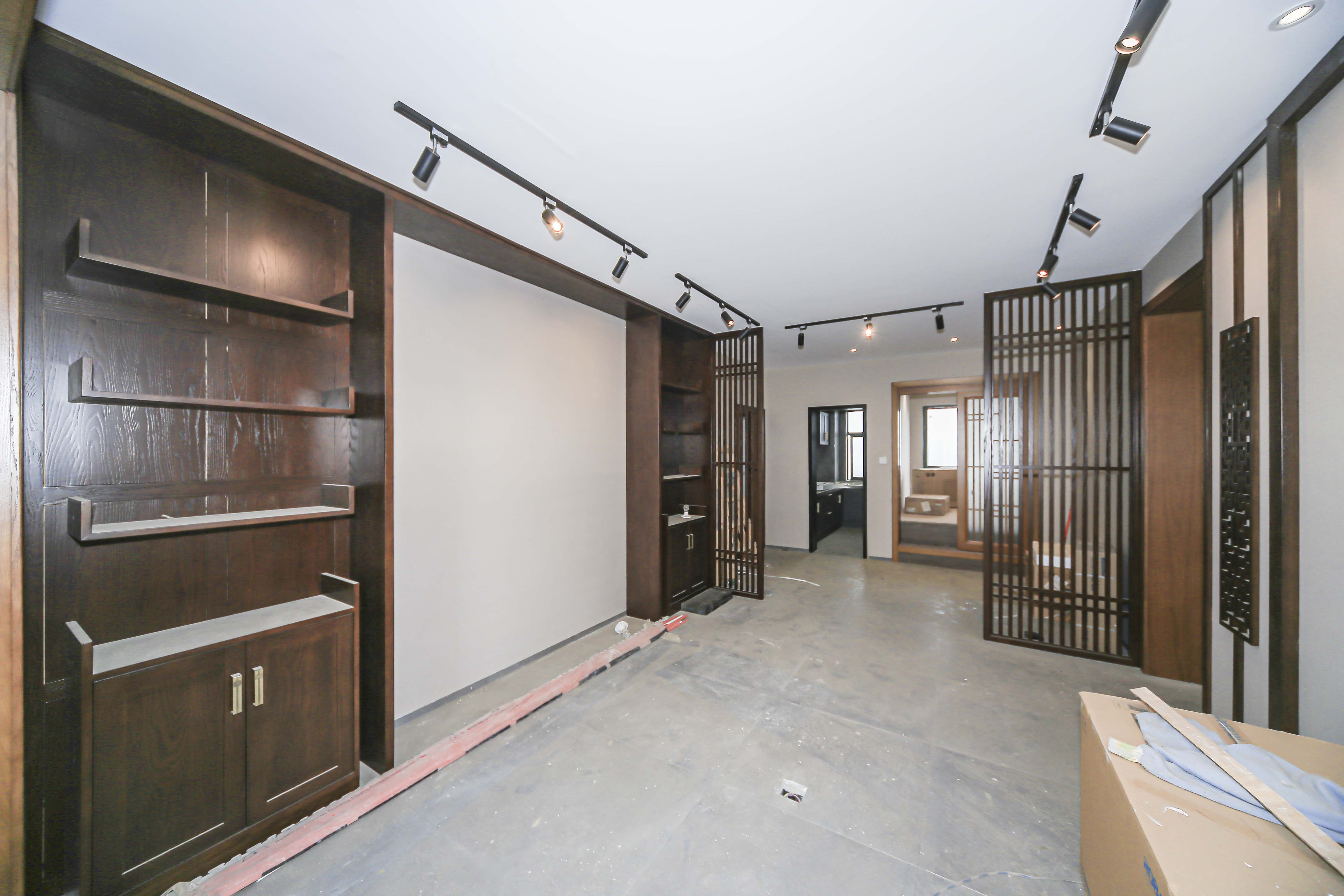 洋湖时代  4室2厅1卫    112.0万客厅