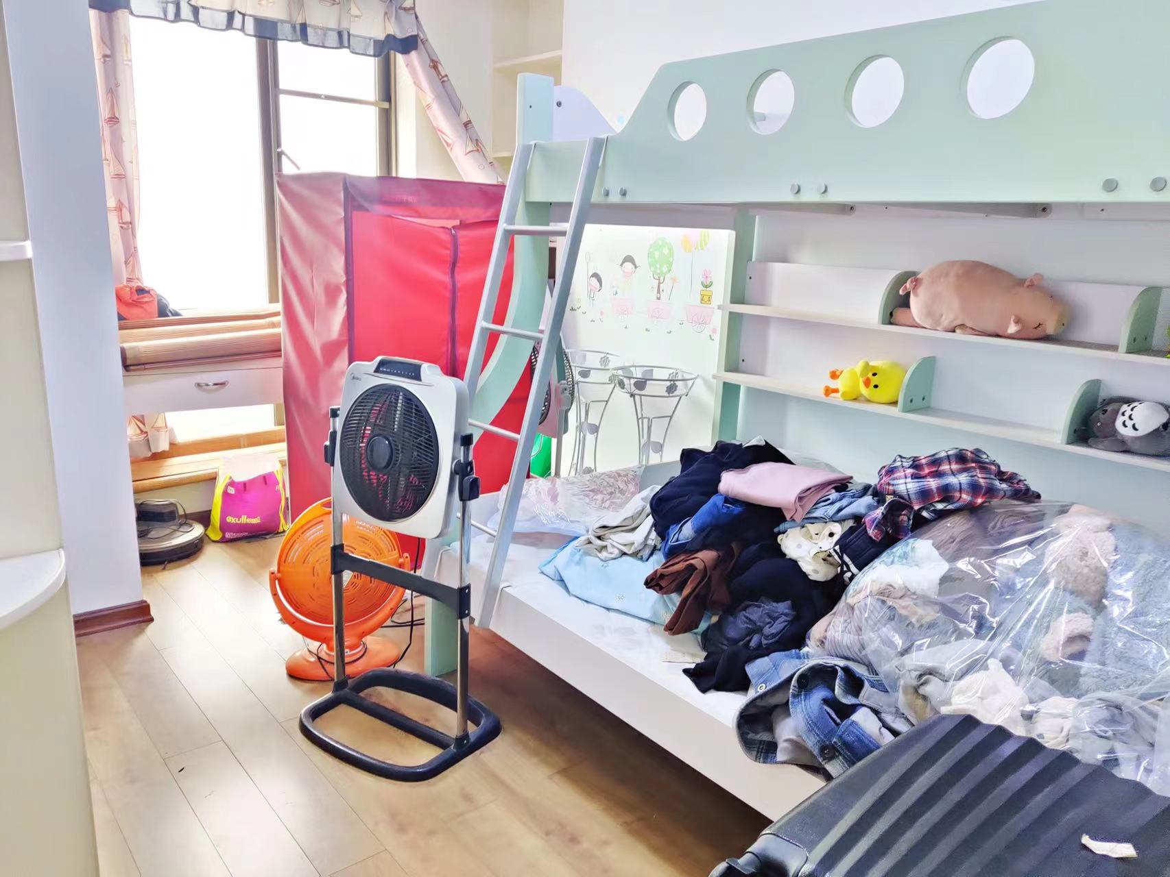 凯旋名门人民中路1006号 4室2厅2卫 105.0万 凯旋名门人民中路1006号 4室2厅2卫 105.0万客厅