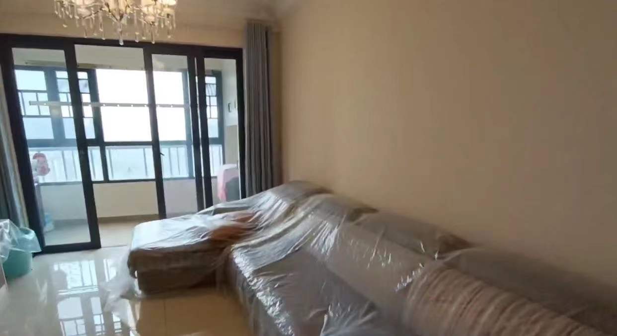 湘银星城  3室2厅2卫    80.0万 湘银星城  3室2厅2卫    80.0万客厅