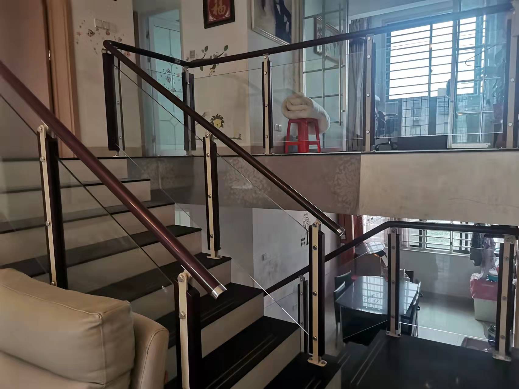 上城世家 5室2厅1卫 99.8万 上城世家 5室2厅1卫 99.8万客厅