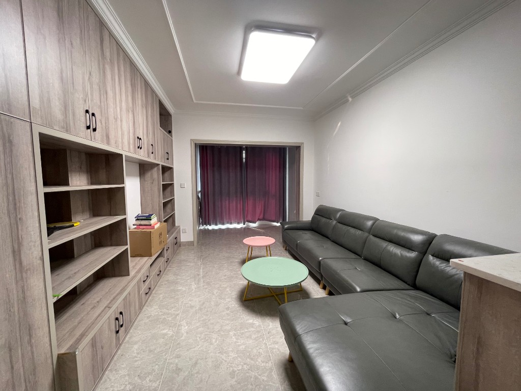 湘银星城  3室2厅1卫    69.8万 湘银星城  3室2厅1卫    69.8万客厅