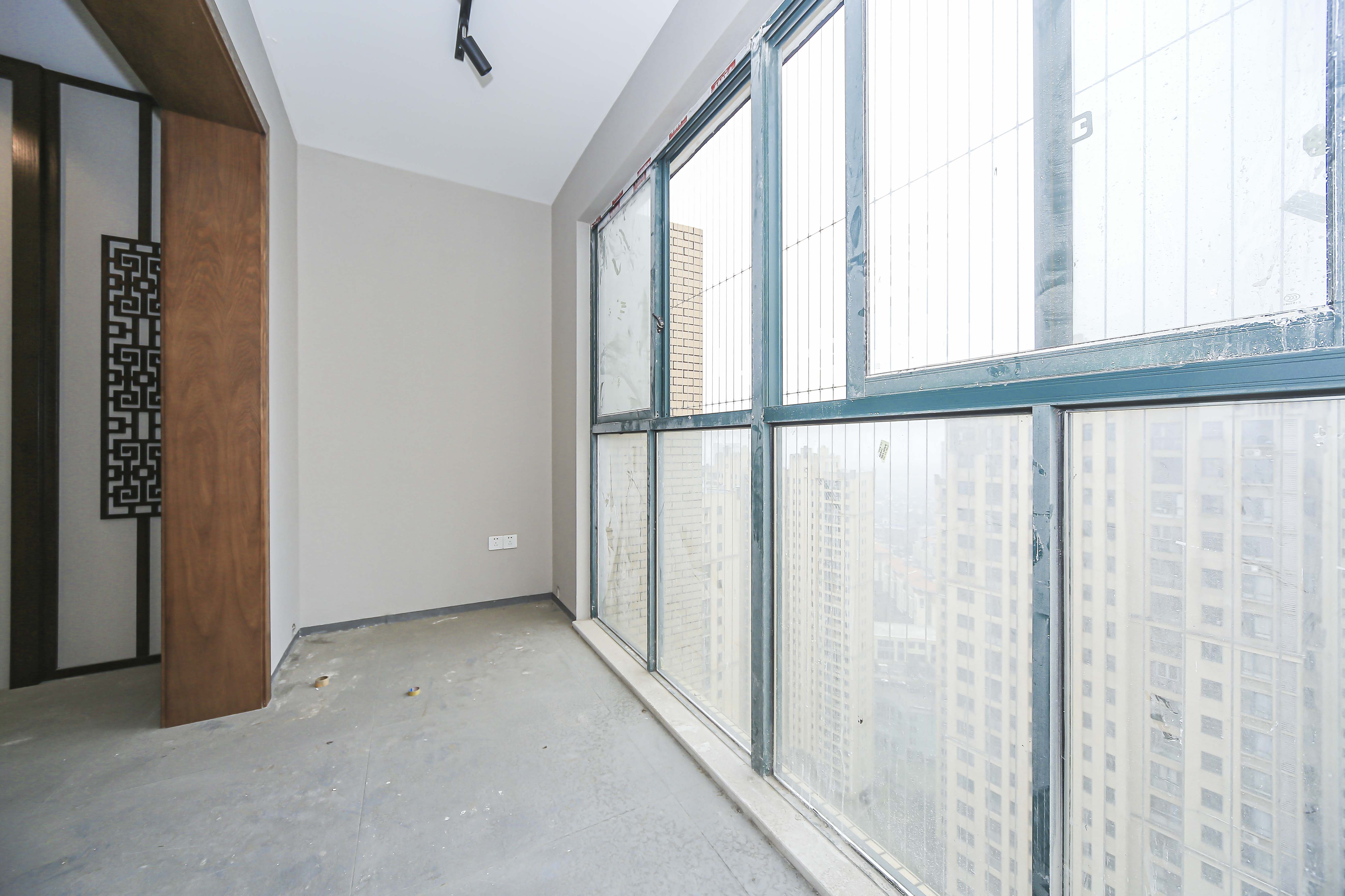 洋湖时代  4室2厅1卫    112.0万阳台