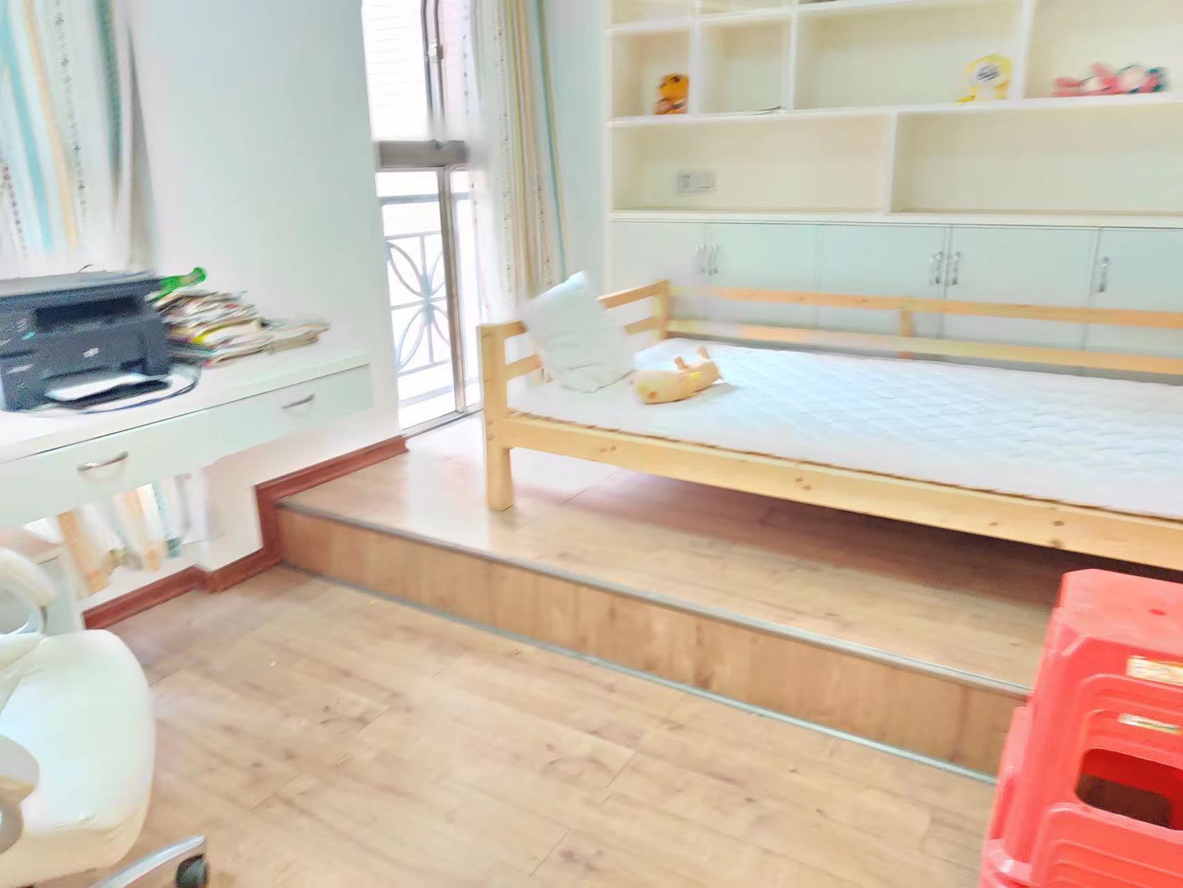 凯旋名门人民中路1006号 4室2厅2卫 105.0万 凯旋名门人民中路1006号 4室2厅2卫 105.0万客厅